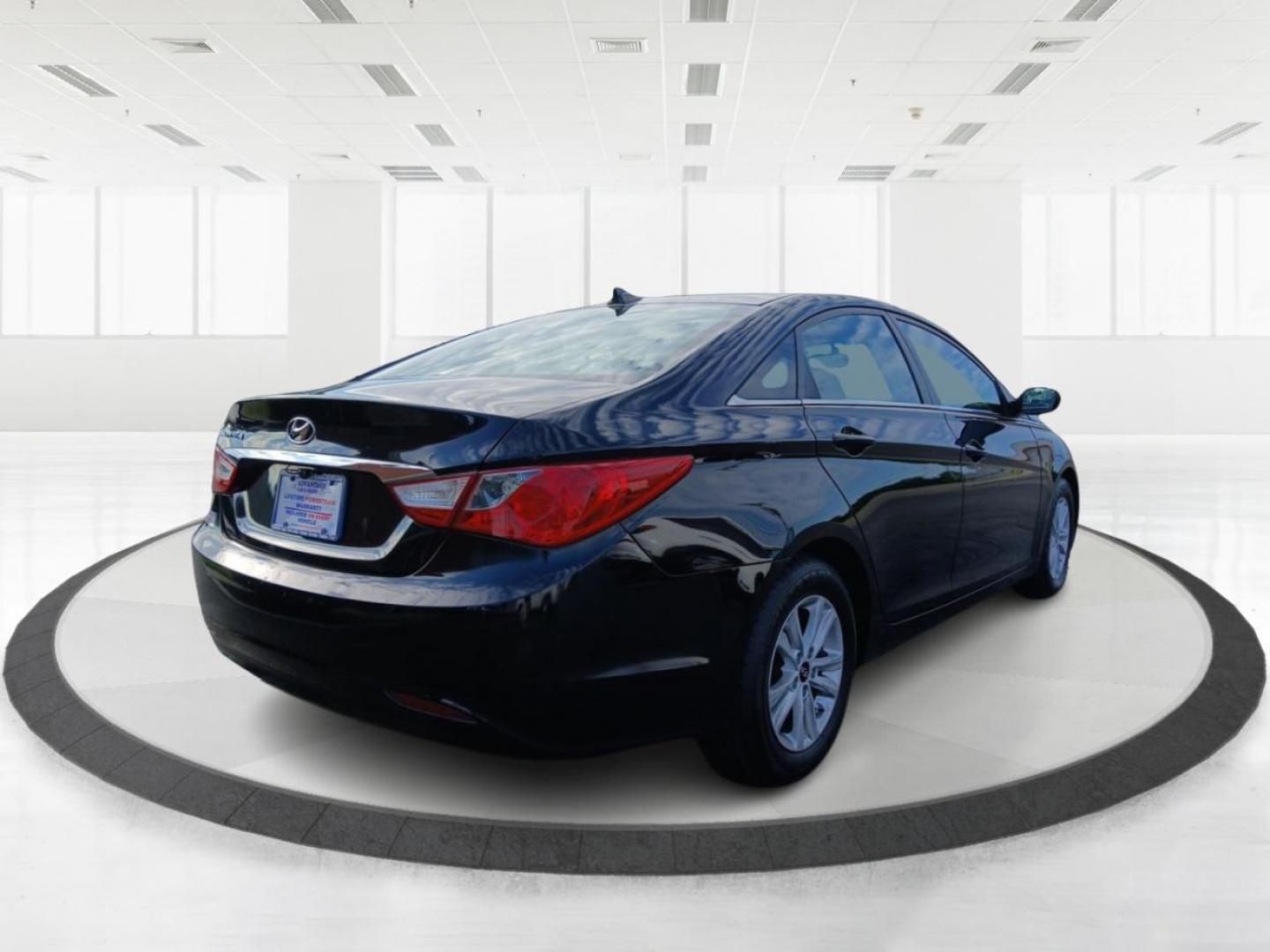 2013 Black Hyundai Sonata (5NPEB4AC7DH) with an 2.4L L4 DOHC 16V engine, 6-Speed Automatic transmission, located at 4508 South Dixie Dr, Moraine, OH, 45439, (937) 908-9800, 39.689976, -84.218452 - Photo#2