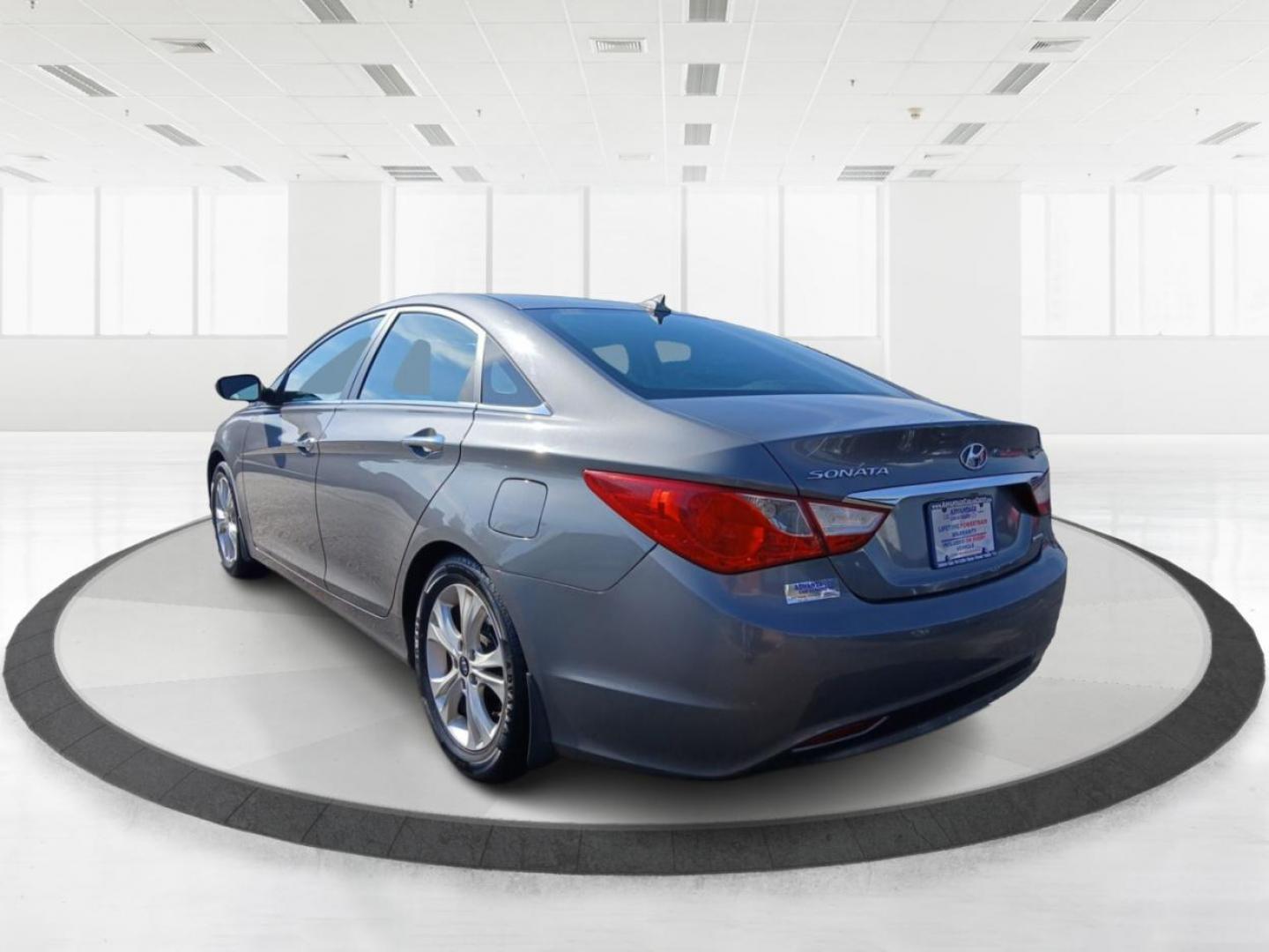 2013 Gray Hyundai Sonata Limited Auto (5NPEC4AC7DH) with an 2.4L L4 DOHC 16V engine, 6-Speed Automatic transmission, located at 401 Woodman Dr, Riverside, OH, 45431, (937) 908-9800, 39.760899, -84.123421 - Photo#4