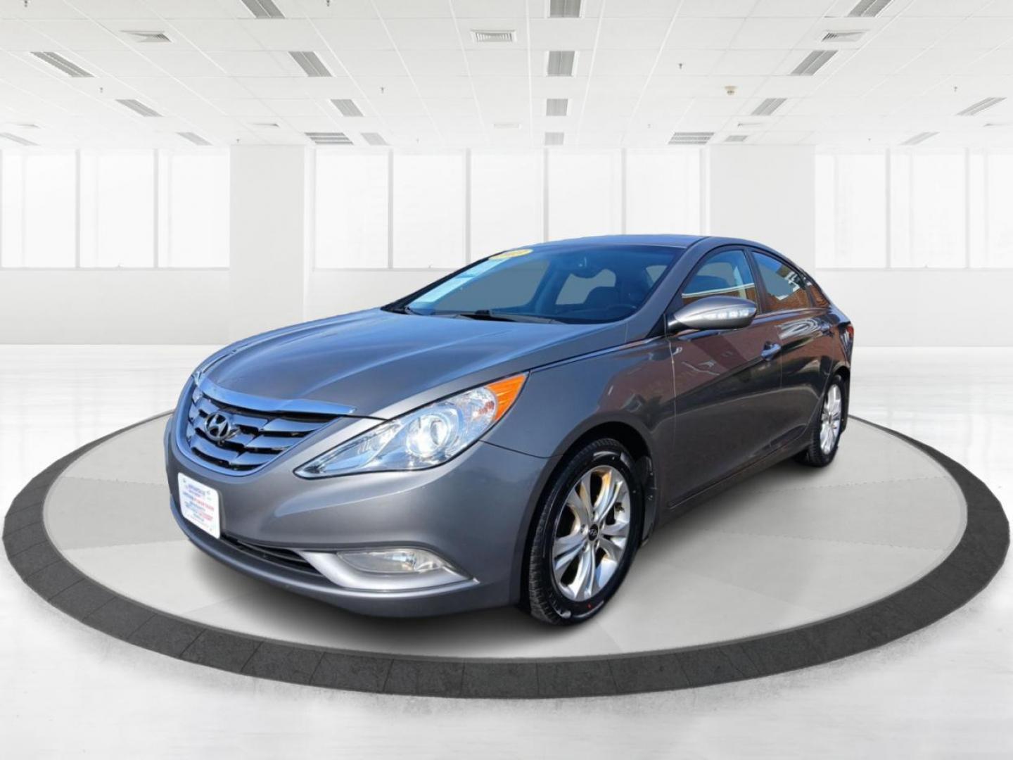 2013 Gray Hyundai Sonata Limited Auto (5NPEC4AC7DH) with an 2.4L L4 DOHC 16V engine, 6-Speed Automatic transmission, located at 401 Woodman Dr, Riverside, OH, 45431, (937) 908-9800, 39.760899, -84.123421 - Photo#7