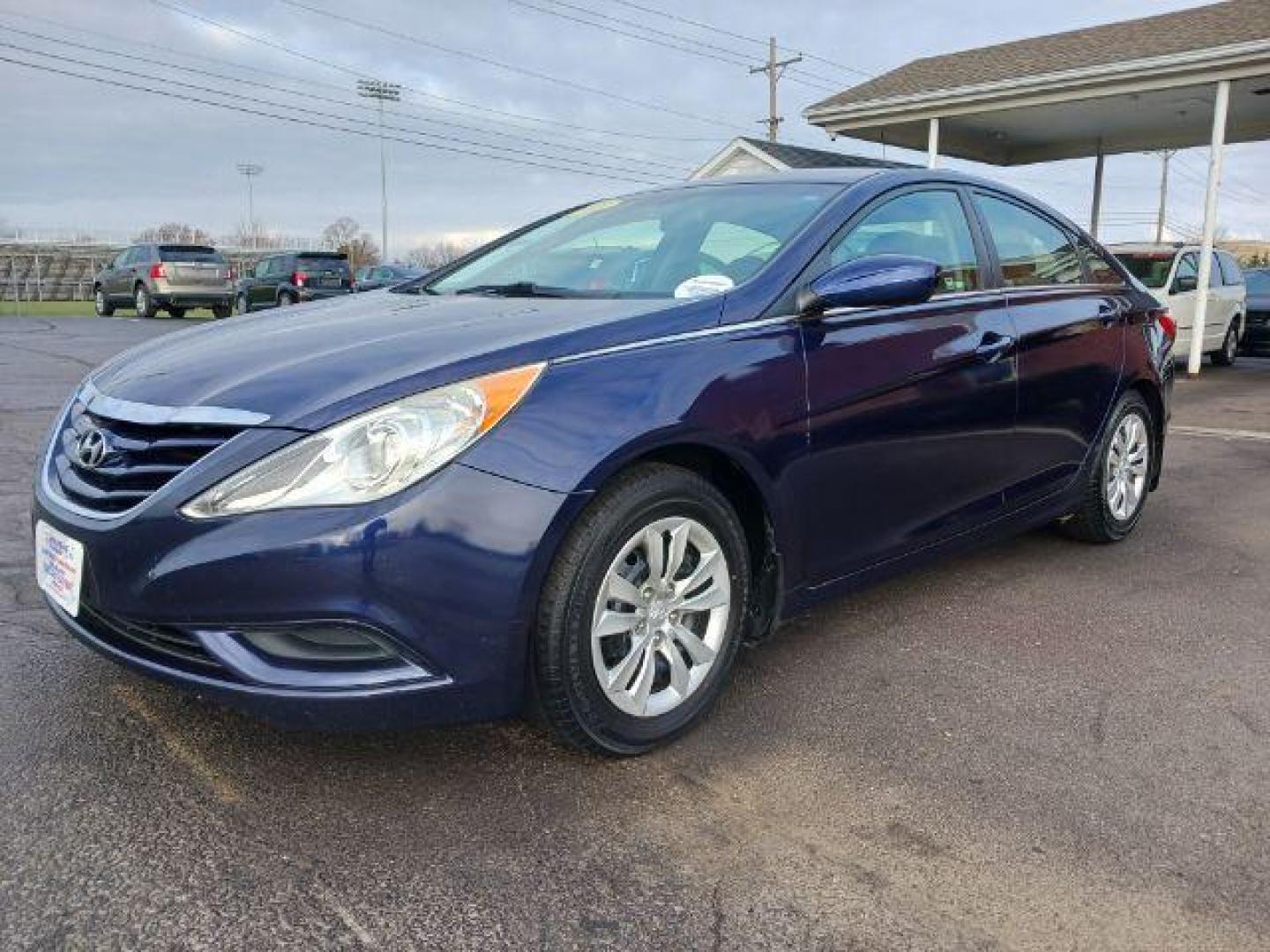 2013 Blue Hyundai Sonata GLS (5NPEB4AC8DH) with an 2.4L L4 DOHC 16V engine, 6-Speed Automatic transmission, located at 1099 N County Rd 25A , Troy, OH, 45373, (937) 908-9800, 40.057079, -84.212883 - Photo#2