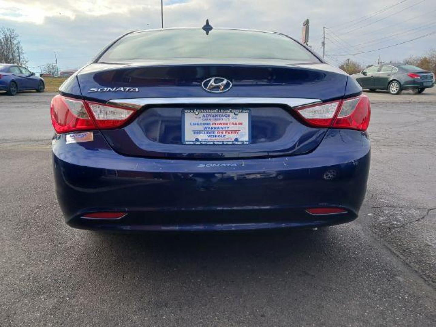 2013 Blue Hyundai Sonata GLS (5NPEB4AC8DH) with an 2.4L L4 DOHC 16V engine, 6-Speed Automatic transmission, located at 1099 N County Rd 25A , Troy, OH, 45373, (937) 908-9800, 40.057079, -84.212883 - Photo#5