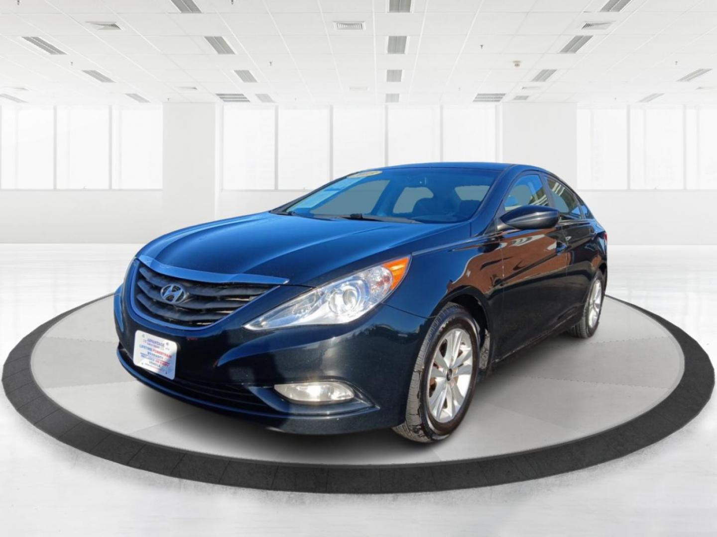 2013 Black Hyundai Sonata GLS (5NPEB4AC3DH) with an 2.4L L4 DOHC 16V engine, 6-Speed Automatic transmission, located at 880 E. National Road, Vandalia, OH, 45377, (937) 908-9800, 39.891918, -84.183594 - 2013 Hyundai Sonata GLS - Photo#7