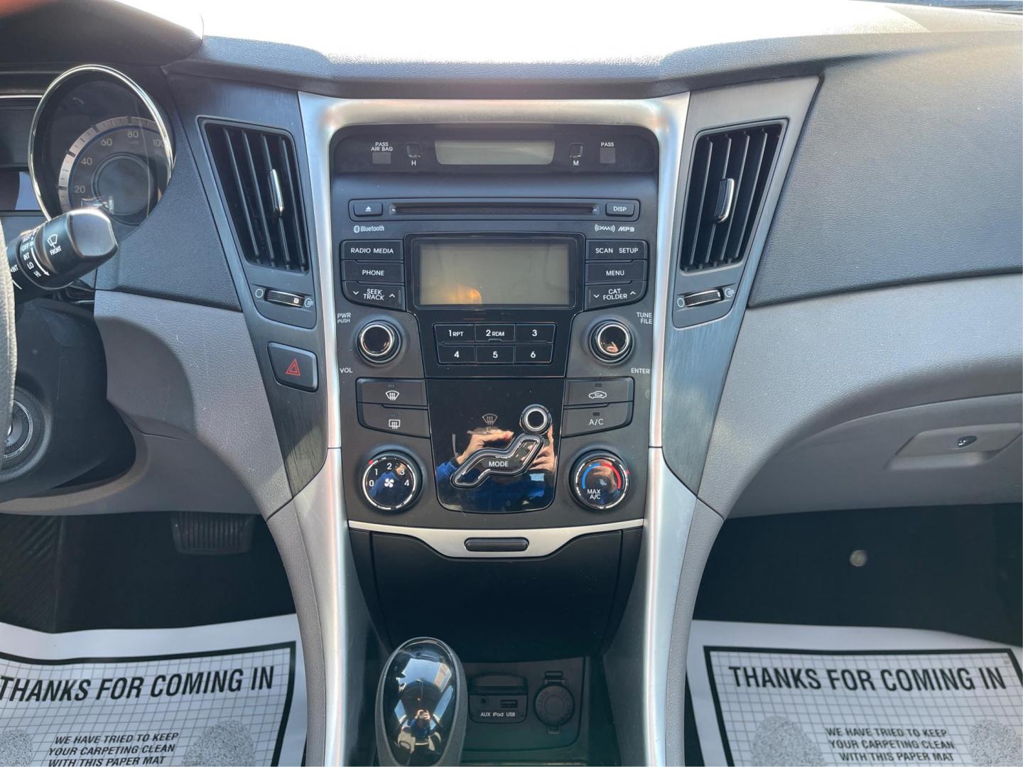 2013 Hyundai Sonata GLS (5NPEB4AC3DH) with an 2.4L L4 DOHC 16V engine, 6-Speed Automatic transmission, located at 880 E. National Road, Vandalia, OH, 45377, (937) 908-9800, 39.891918, -84.183594 - Photo#12