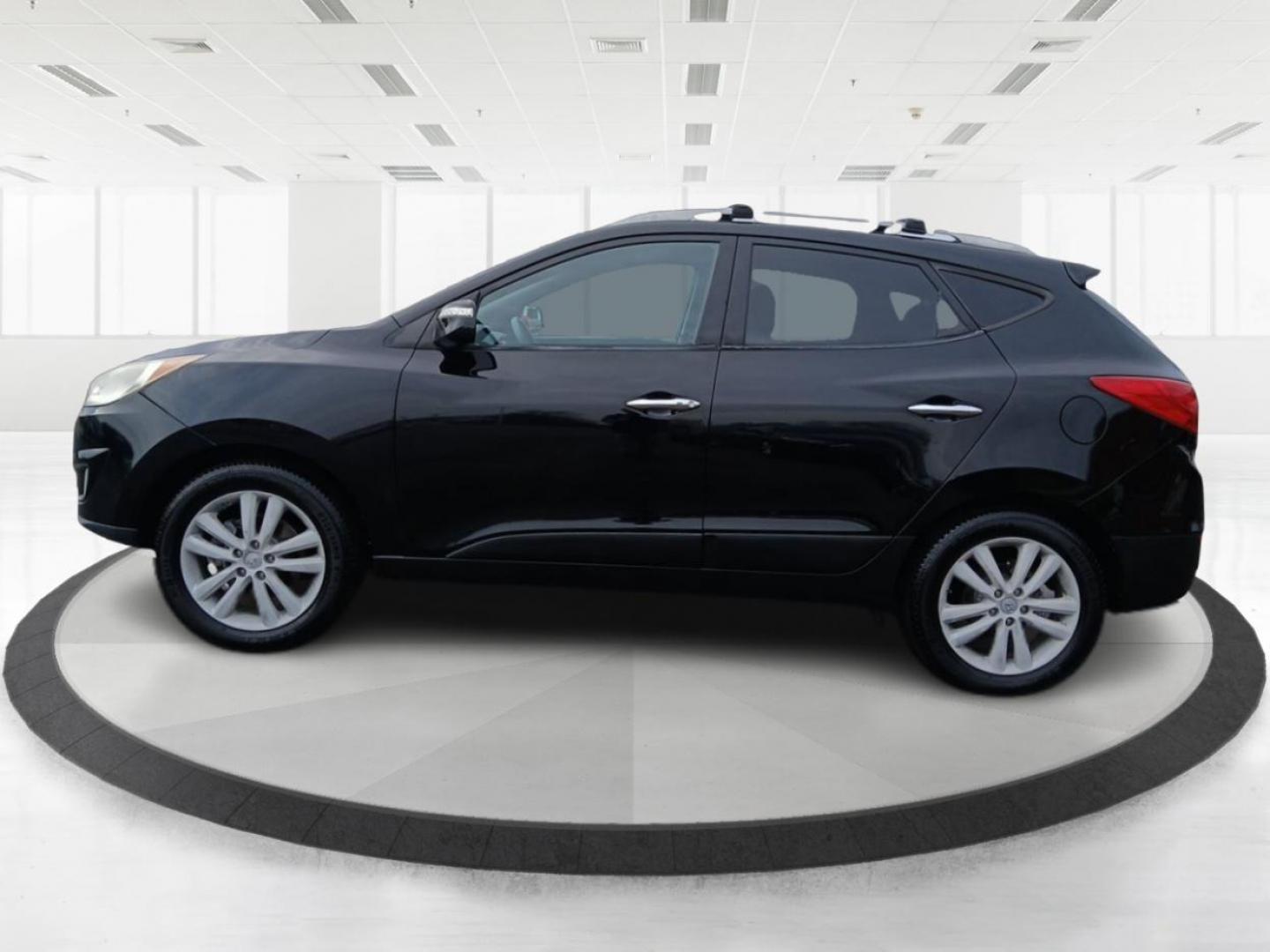 2013 Ash Black Mica Hyundai Tucson Limited 2WD (KM8JU3AC1DU) with an 2.4L L4 DOHC 16V engine, 6-Speed Automatic transmission, located at 1184 Kauffman Ave, Fairborn, OH, 45324, (937) 908-9800, 39.807072, -84.030914 - Photo#5