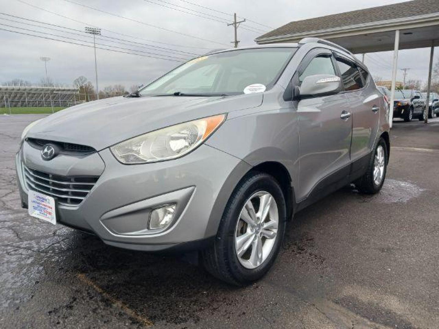 2013 Diamond Silver Metallic Hyundai Tucson GLS AWD (KM8JUCAC2DU) with an 2.4L L4 DOHC 16V engine, 6-Speed Automatic transmission, located at 401 Woodman Dr, Riverside, OH, 45431, (937) 908-9800, 39.760899, -84.123421 - Photo#2