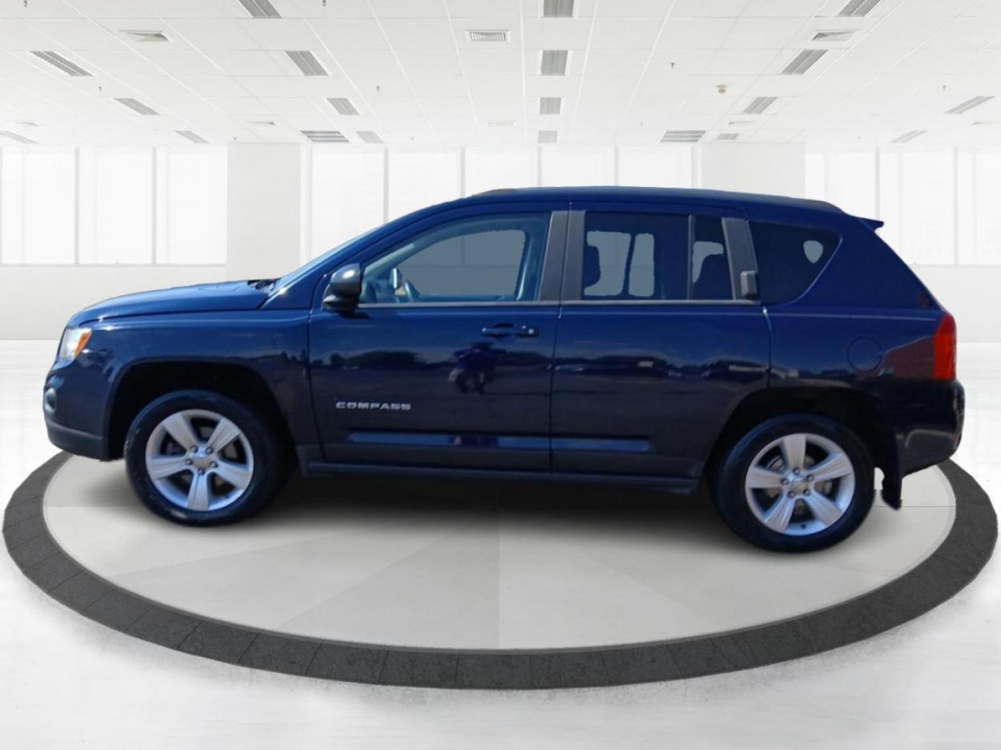 2013 True Blue Pearlcoat Jeep Compass Latitude FWD (1C4NJCEB0DD) with an 2.4L L4 DOHC 16V engine, Continuously Variable Transmission transmission, located at 401 Woodman Dr, Riverside, OH, 45431, (937) 908-9800, 39.760899, -84.123421 - Photo#5