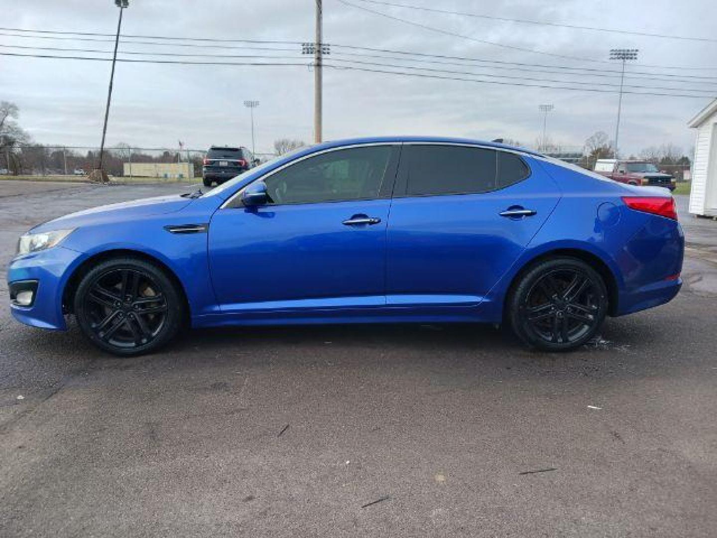 2013 Corsa Blue Pearl Metallic Kia Optima SX (5XXGR4A67DG) with an 2.0L L4 DOHC 16V TURBO engine, 6-Speed Automatic transmission, located at 1230 East Main St, Xenia, OH, 45385, (937) 908-9800, 39.688026, -83.910172 - Photo#3