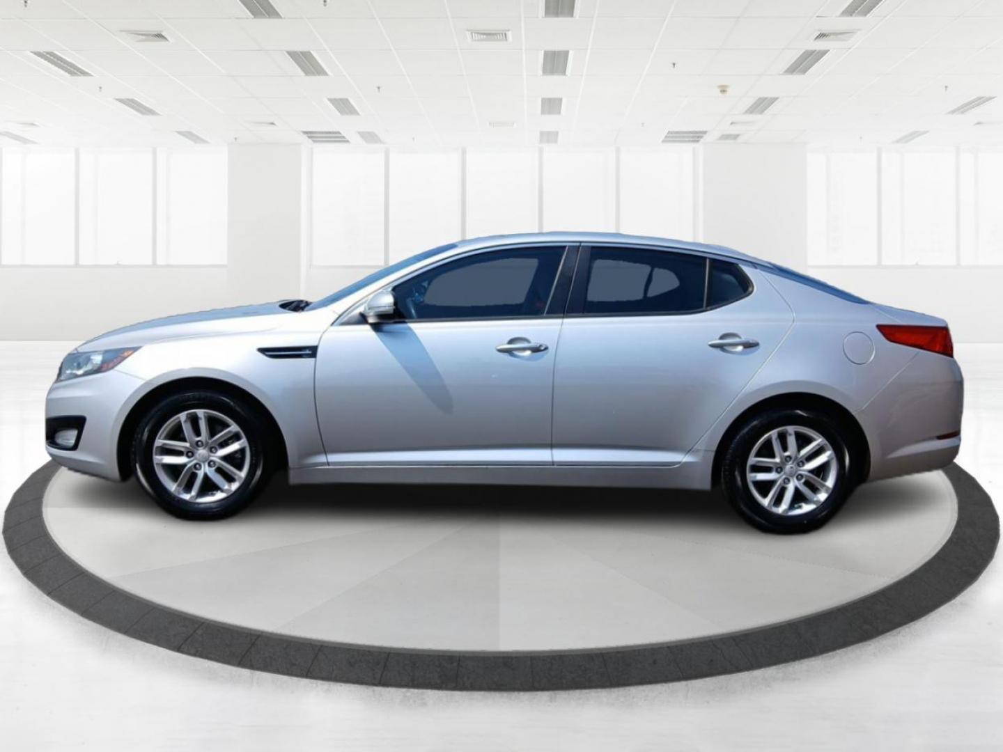 2013 Bright Silver Metallic Kia Optima LX AT (KNAGM4A78D5) with an 2.4L L4 DOHC 16V engine, 6-Speed Automatic transmission, located at 1099 N County Rd 25A , Troy, OH, 45373, (937) 908-9800, 40.057079, -84.212883 - Photo#5