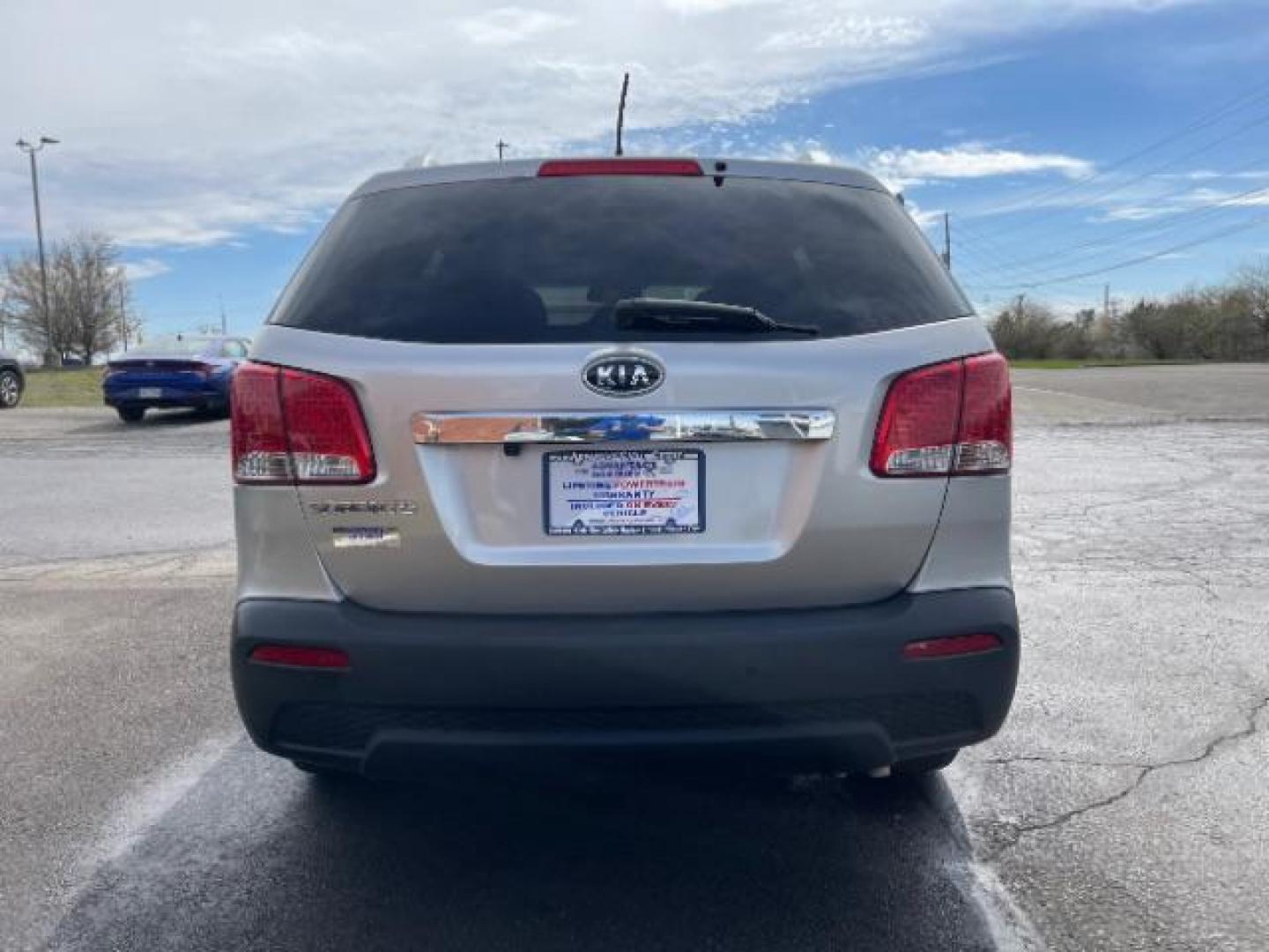 2013 Satin Metal Kia Sorento LX 2WD (5XYKT3A67DG) with an 2.4L L4 DOHC 16V engine, 6-Speed Automatic transmission, located at 1184 Kauffman Ave, Fairborn, OH, 45324, (937) 908-9800, 39.807072, -84.030914 - Photo#3