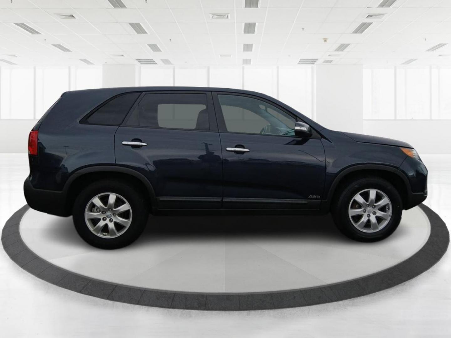 2013 Baltic Blue Kia Sorento LX 4WD (5XYKTCA69DG) with an 2.4L L4 DOHC 16V engine, 6-Speed Automatic transmission, located at 1099 N County Rd 25A , Troy, OH, 45373, (937) 908-9800, 40.057079, -84.212883 - Photo#1