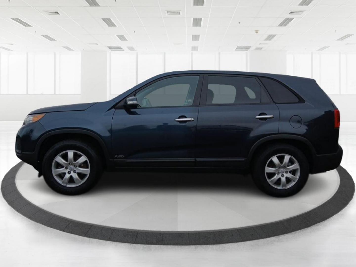 2013 Baltic Blue Kia Sorento LX 4WD (5XYKTCA69DG) with an 2.4L L4 DOHC 16V engine, 6-Speed Automatic transmission, located at 1099 N County Rd 25A , Troy, OH, 45373, (937) 908-9800, 40.057079, -84.212883 - Photo#5