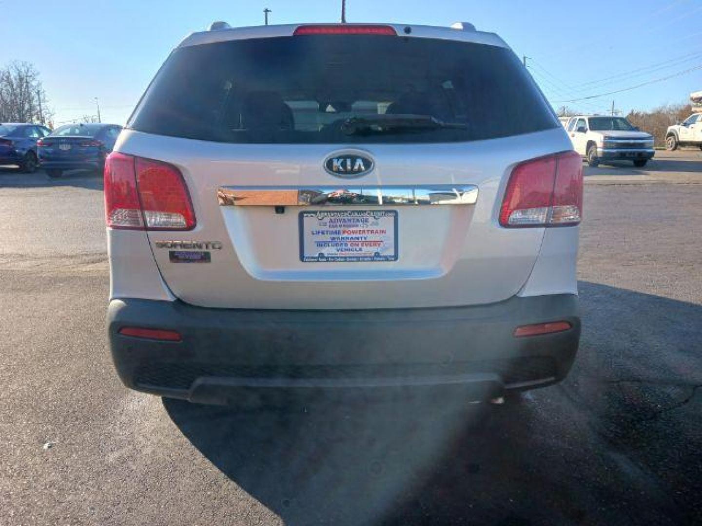 2013 Titanium Silver Kia Sorento LX 2WD (5XYKT3A66DG) with an 2.4L L4 DOHC 16V engine, 6-Speed Automatic transmission, located at 1099 N County Rd 25A , Troy, OH, 45373, (937) 908-9800, 40.057079, -84.212883 - Photo#5