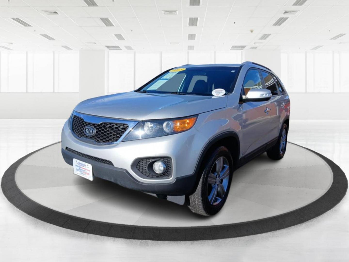 2013 Kia Sorento EX V6 4WD (5XYKUDA27DG) with an 3.5L V6 DOHC 24V engine, 6-Speed Automatic transmission, located at 880 E. National Road, Vandalia, OH, 45377, (937) 908-9800, 39.891918, -84.183594 - 2013 Kia Sorento EX V6 4WD - Photo#7