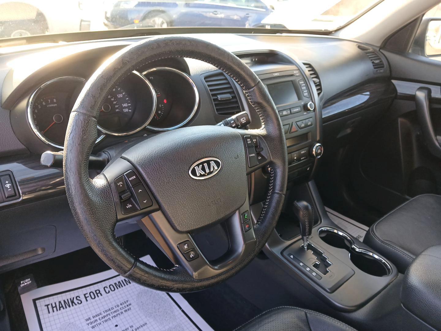 2013 Kia Sorento EX V6 4WD (5XYKUDA27DG) with an 3.5L V6 DOHC 24V engine, 6-Speed Automatic transmission, located at 880 E. National Road, Vandalia, OH, 45377, (937) 908-9800, 39.891918, -84.183594 - 2013 Kia Sorento EX V6 4WD - Photo#8