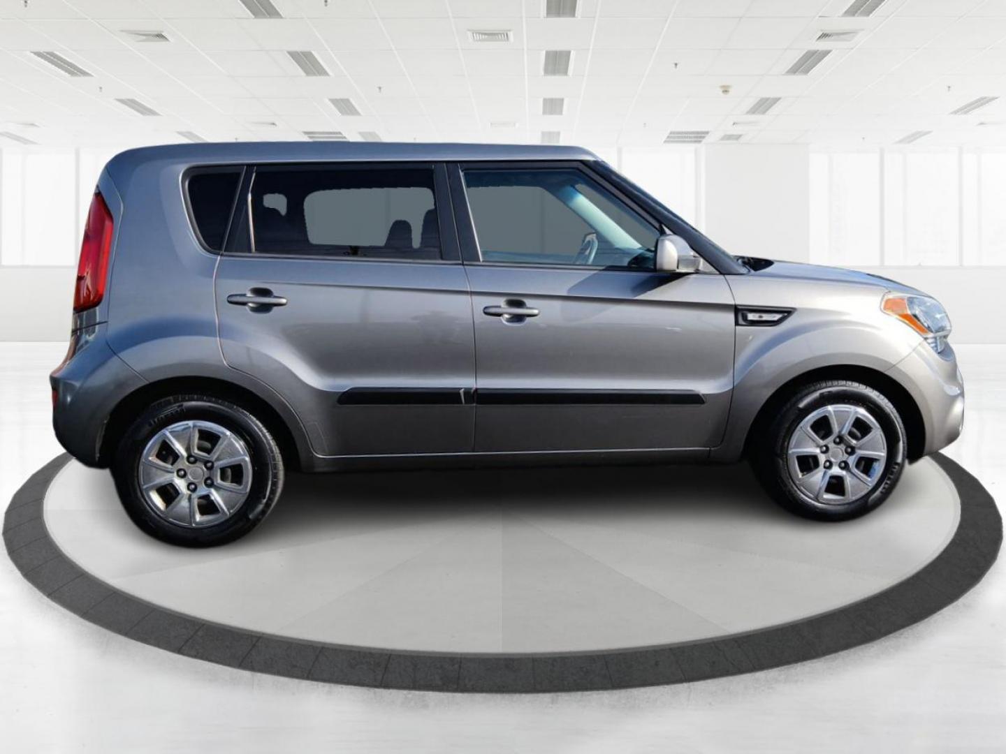 2013 Bright Silver Metallic Kia Soul Base (KNDJT2A58D7) with an 1.6L L4 DOHC 16V engine, 5-Speed Manual transmission, located at 1230 East Main St, Xenia, OH, 45385, (937) 908-9800, 39.688026, -83.910172 - Photo#0