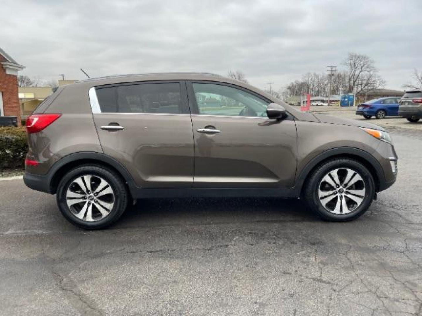 2013 Sand Track Kia Sportage EX FWD (KNDPC3A20D7) with an 2.4L V6 DOHC 24V engine, 6-Speed Automatic transmission, located at 1099 N County Rd 25A , Troy, OH, 45373, (937) 908-9800, 40.057079, -84.212883 - Photo#3