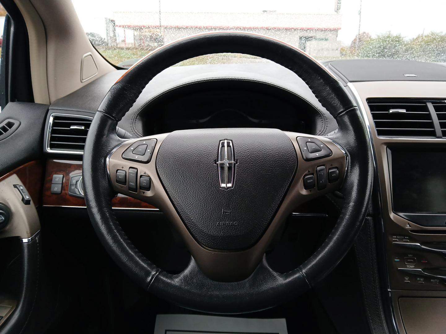 2013 Ingot Silver Metallic Lincoln MKX AWD (2LMDJ8JKXDB) with an 3.7L V6 DOHC 24V engine, 6-Speed Automatic transmission, located at 1184 Kauffman Ave, Fairborn, OH, 45324, (937) 908-9800, 39.807072, -84.030914 - Photo#15