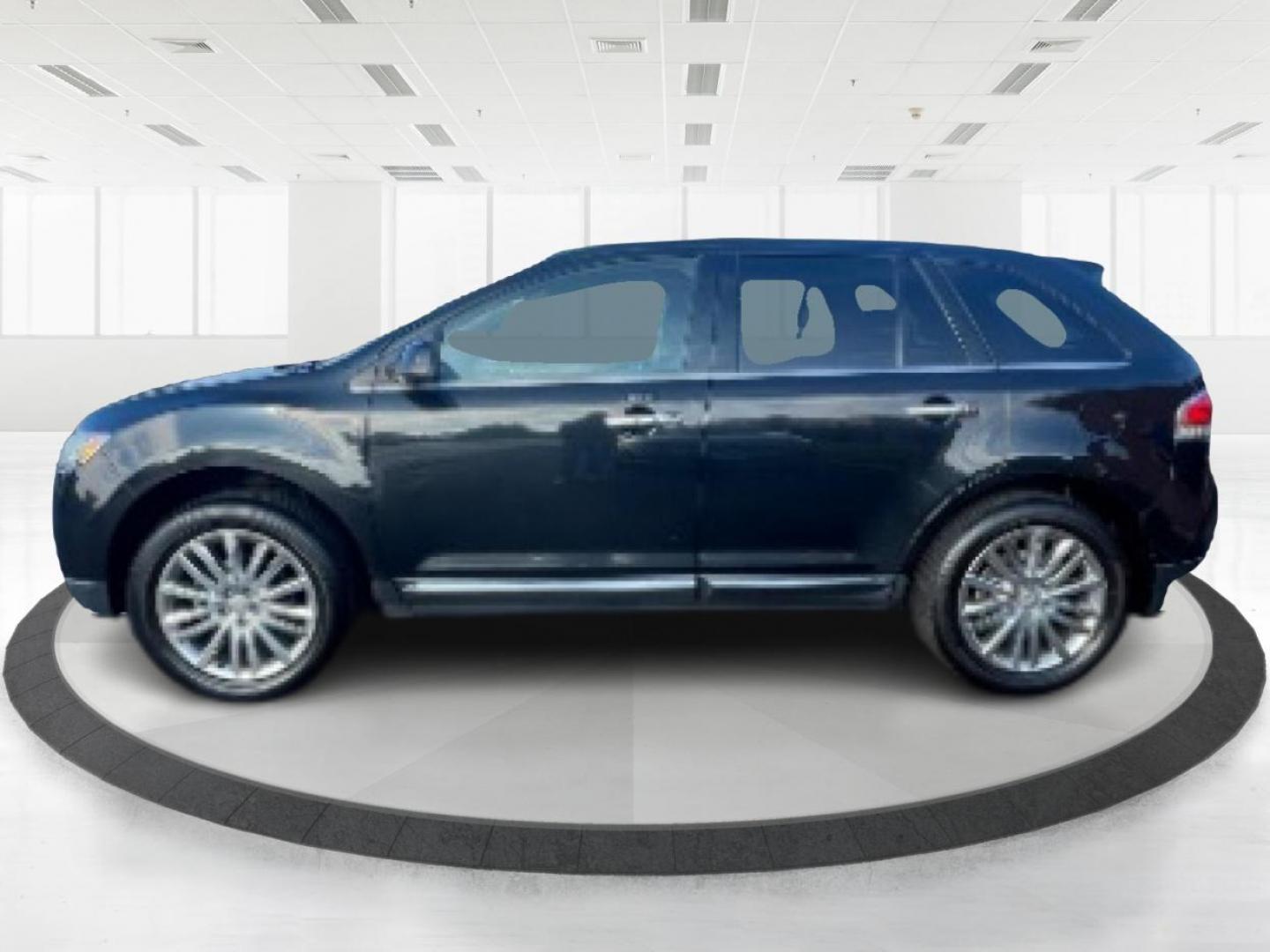 2013 Tuxedo Black Metallic Lincoln MKX (2LMDJ8JK8DB) with an 3.7L V6 DOHC 24V engine, 6-Speed Automatic transmission, located at 401 Woodman Dr, Riverside, OH, 45431, (937) 908-9800, 39.760899, -84.123421 - Photo#3