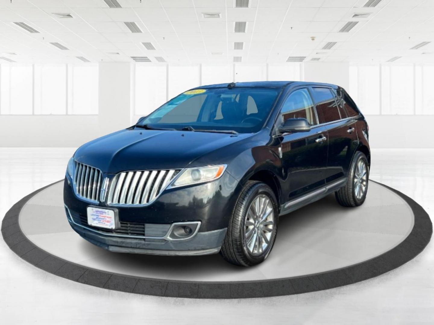 2013 Tuxedo Black Metallic Lincoln MKX (2LMDJ8JK8DB) with an 3.7L V6 DOHC 24V engine, 6-Speed Automatic transmission, located at 401 Woodman Dr, Riverside, OH, 45431, (937) 908-9800, 39.760899, -84.123421 - Photo#4