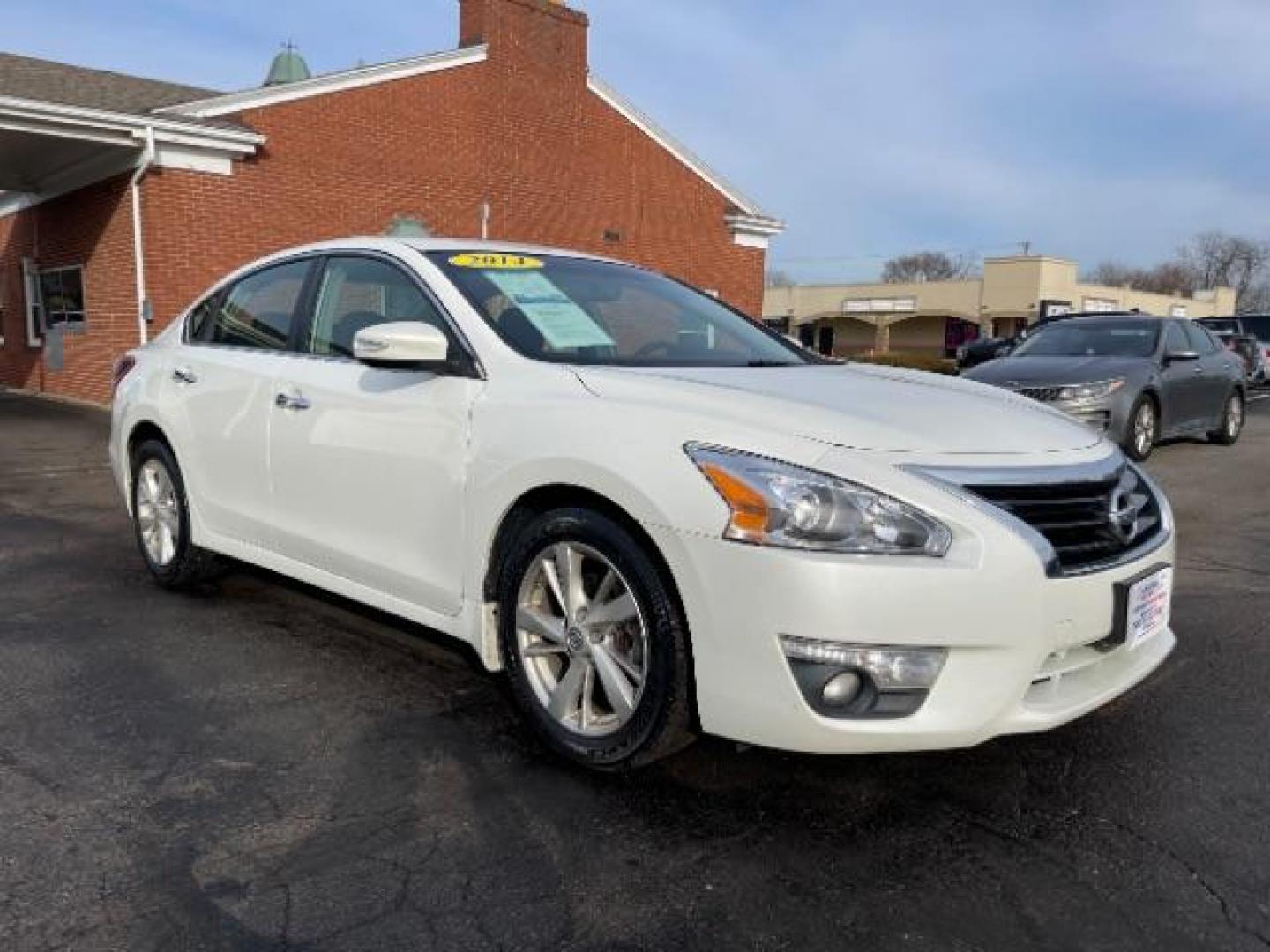 2013 Pearl White Nissan Altima 2.5 SV (1N4AL3AP4DN) with an 2.5L L4 DOHC 16V engine, located at 1099 N County Rd 25A , Troy, OH, 45373, (937) 908-9800, 40.057079, -84.212883 - Photo#0