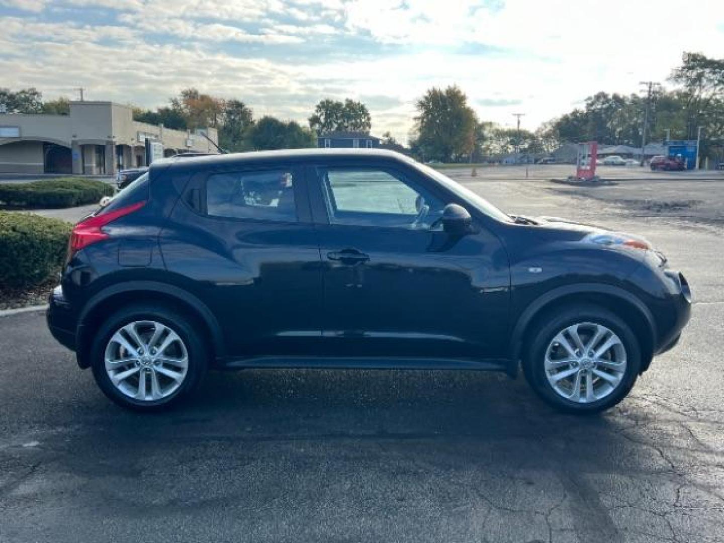 2013 Sapphire Black Nissan Juke S AWD (JN8AF5MV2DT) with an 1.6L L4 DOHC 16V engine, Continuously Variable Transmission transmission, located at 1099 N County Rd 25A , Troy, OH, 45373, (937) 908-9800, 40.057079, -84.212883 - Photo#4