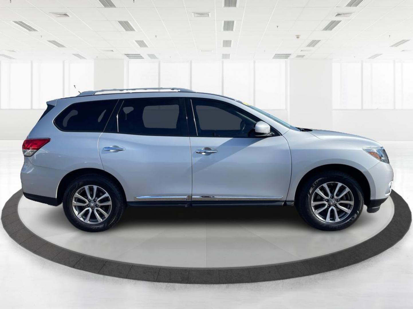 2013 Nissan Pathfinder SL (5N1AR2MM1DC) with an Other engine, located at 1184 Kauffman Ave, Fairborn, OH, 45324, (937) 908-9800, 39.807072, -84.030914 - Photo#1