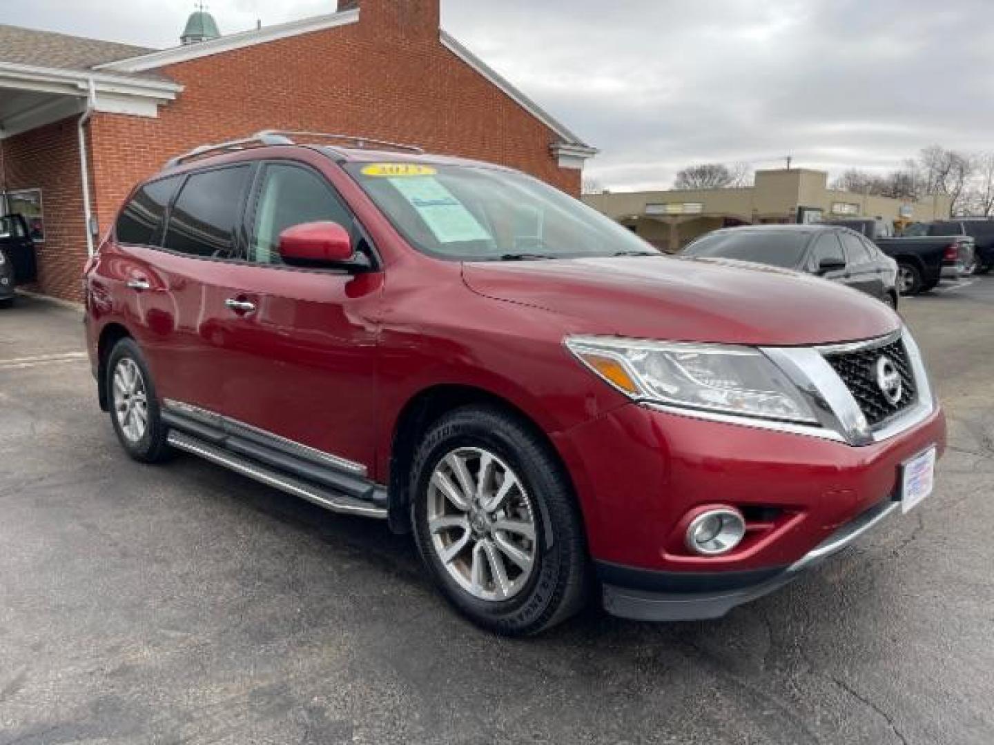 2013 Red Nissan Pathfinder SL (5N1AR2MM0DC) , Auto transmission, located at 401 Woodman Dr, Riverside, OH, 45431, (937) 908-9800, 39.760899, -84.123421 - Photo#0