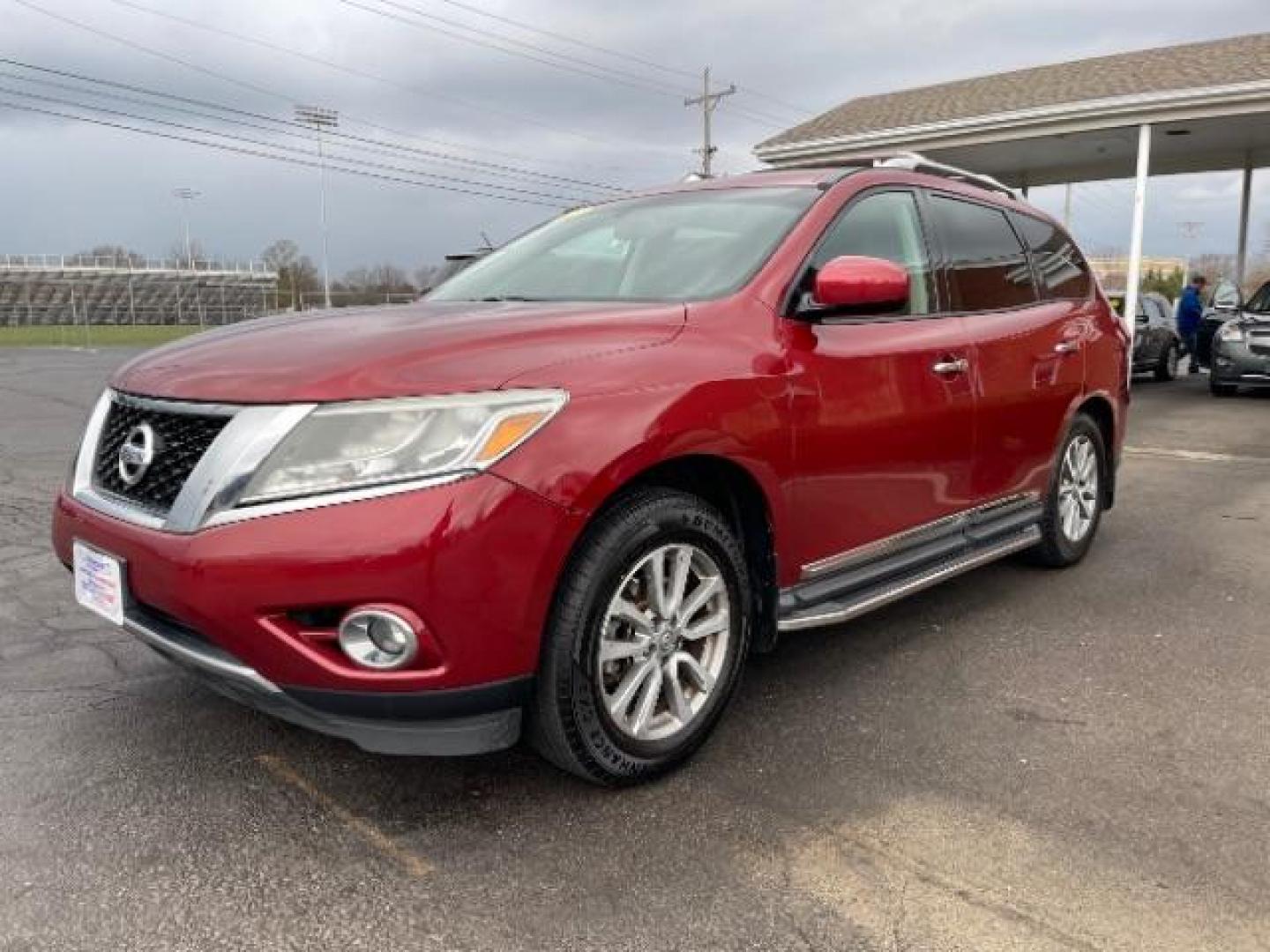 2013 Red Nissan Pathfinder SL (5N1AR2MM0DC) , Auto transmission, located at 401 Woodman Dr, Riverside, OH, 45431, (937) 908-9800, 39.760899, -84.123421 - Photo#1