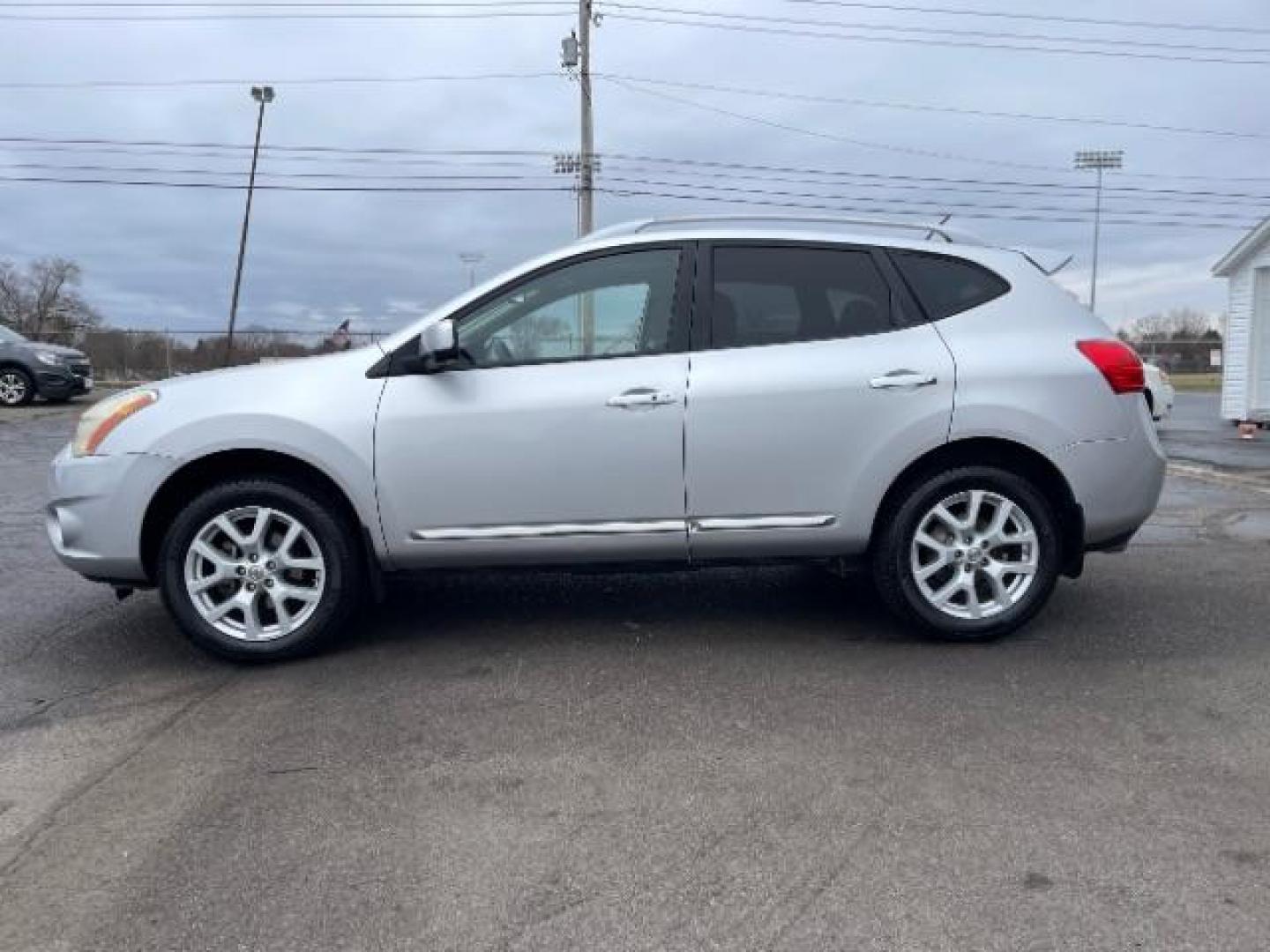 2013 Silver Nissan Rogue SL (JN8AS5MV1DW) , located at 880 E. National Road, Vandalia, OH, 45377, (937) 908-9800, 39.891918, -84.183594 - Photo#2