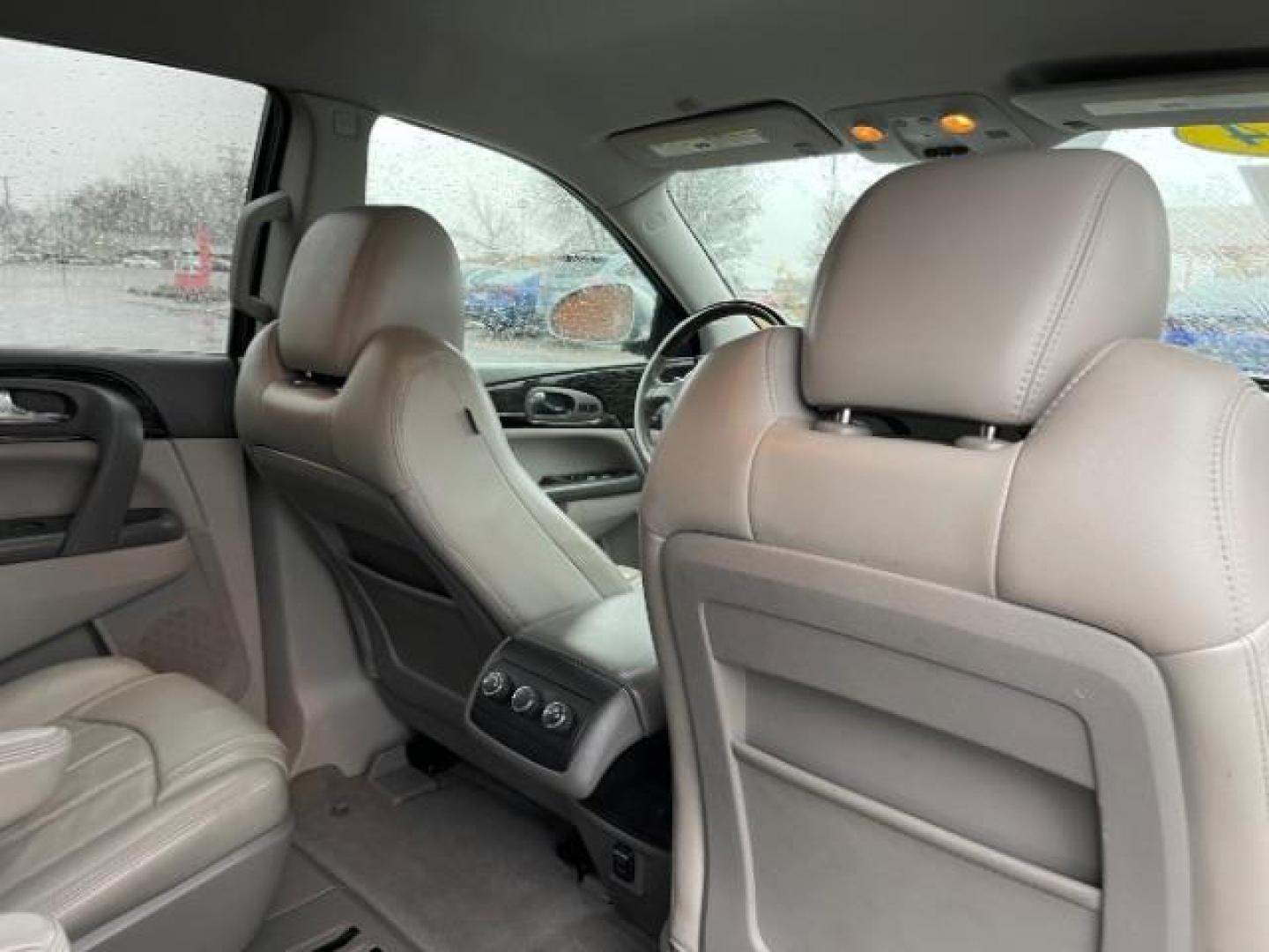 2014 Quicksilver Metallic Buick Enclave Leather FWD (5GAKRBKD4EJ) with an 3.6L V6 DOHC 24V engine, 6-Speed Automatic Overdrive transmission, located at 1951 S Dayton Lakeview Rd., New Carlisle, OH, 45344, (937) 908-9800, 39.890999, -84.050255 - Photo#9