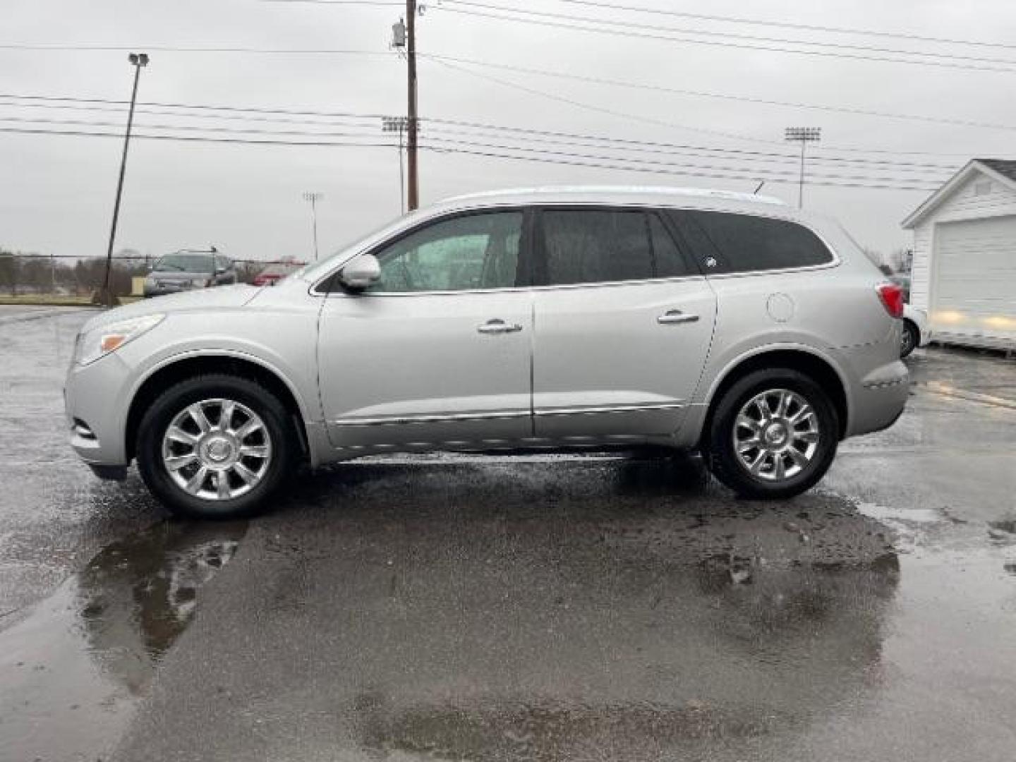 2014 Quicksilver Metallic Buick Enclave Leather FWD (5GAKRBKD4EJ) with an 3.6L V6 DOHC 24V engine, 6-Speed Automatic Overdrive transmission, located at 1951 S Dayton Lakeview Rd., New Carlisle, OH, 45344, (937) 908-9800, 39.890999, -84.050255 - Photo#4