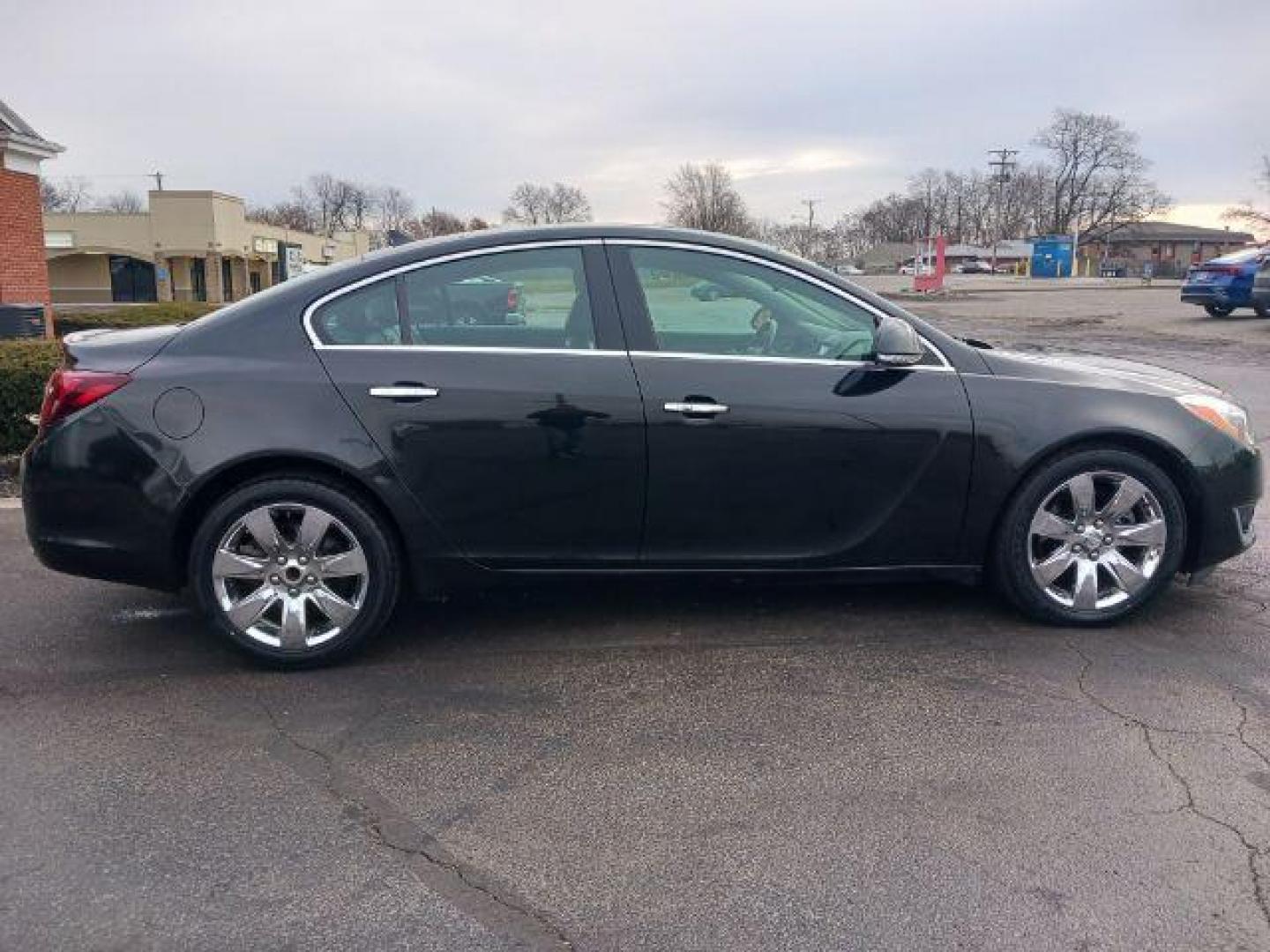 2014 Black Onyx Buick Regal Premium 2 (2G4GR5GX3E9) with an 2.0L L4 DOHC 16V TURBO engine, 6-Speed Automatic transmission, located at 1184 Kauffman Ave, Fairborn, OH, 45324, (937) 908-9800, 39.807072, -84.030914 - Photo#4