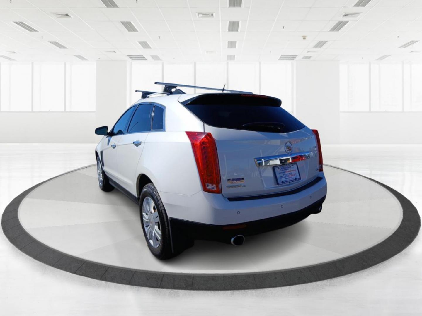 2014 Cadillac SRX Luxury Collection AWD (3GYFNEE30ES) with an 3.6L V6 DOHC 24V FFV engine, 6-Speed Automatic transmission, located at 1230 East Main St, Xenia, OH, 45385, (937) 908-9800, 39.688026, -83.910172 - Photo#4