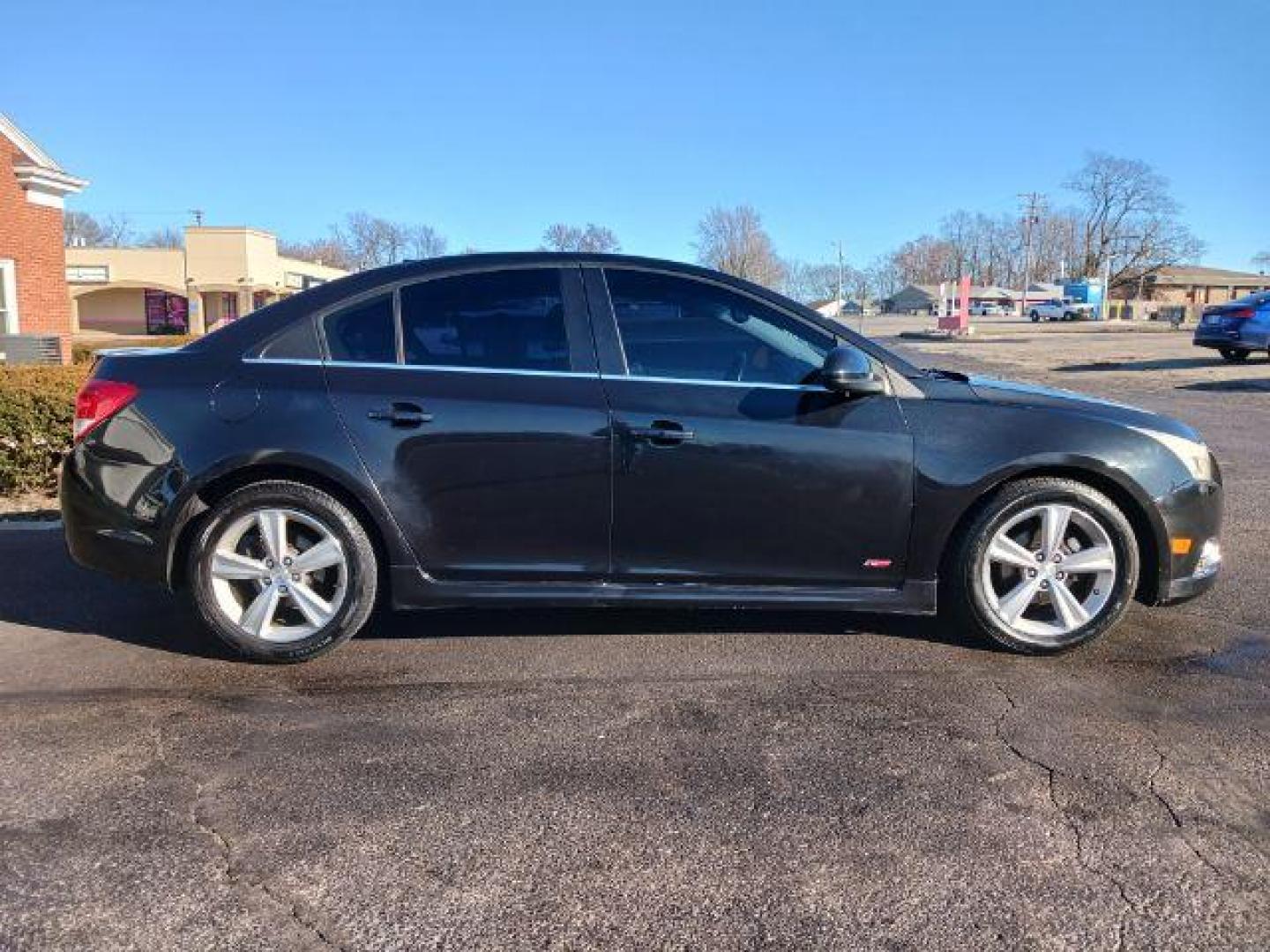 2014 Black Granite Metallic Chevrolet Cruze 2LT Auto (1G1PE5SB8E7) with an 1.4L L4 DOHC 16V TURBO engine, 6-Speed Automatic transmission, located at 1230 East Main St, Xenia, OH, 45385, (937) 908-9800, 39.688026, -83.910172 - Photo#4