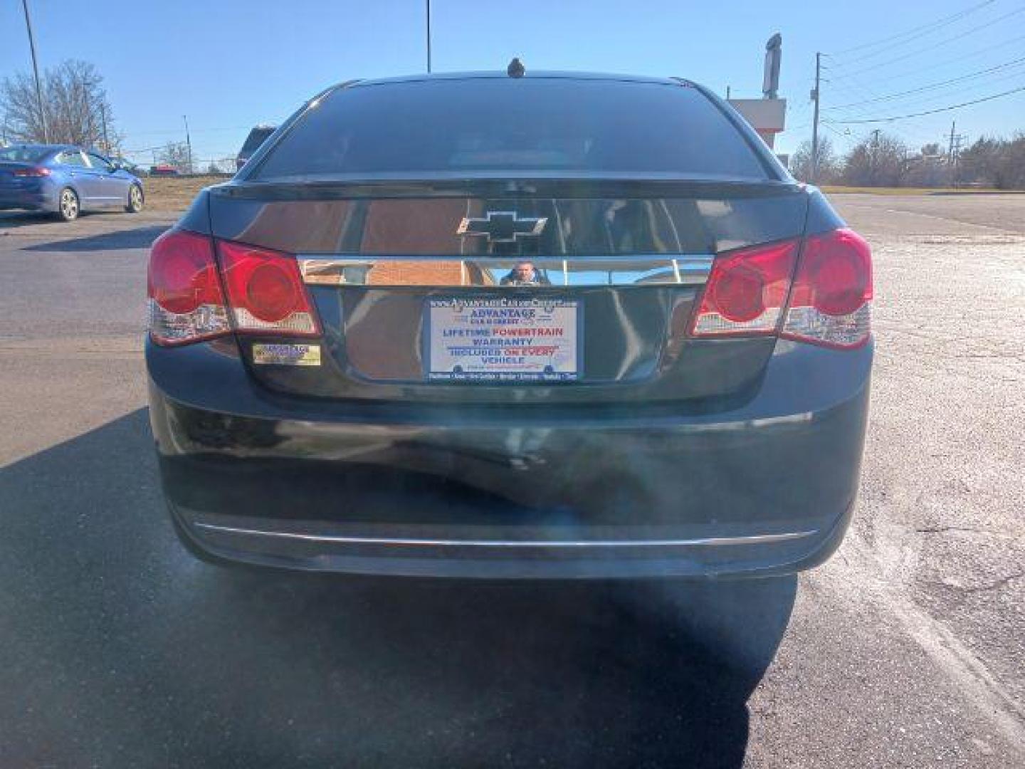 2014 Black Granite Metallic Chevrolet Cruze 2LT Auto (1G1PE5SB8E7) with an 1.4L L4 DOHC 16V TURBO engine, 6-Speed Automatic transmission, located at 1230 East Main St, Xenia, OH, 45385, (937) 908-9800, 39.688026, -83.910172 - Photo#5