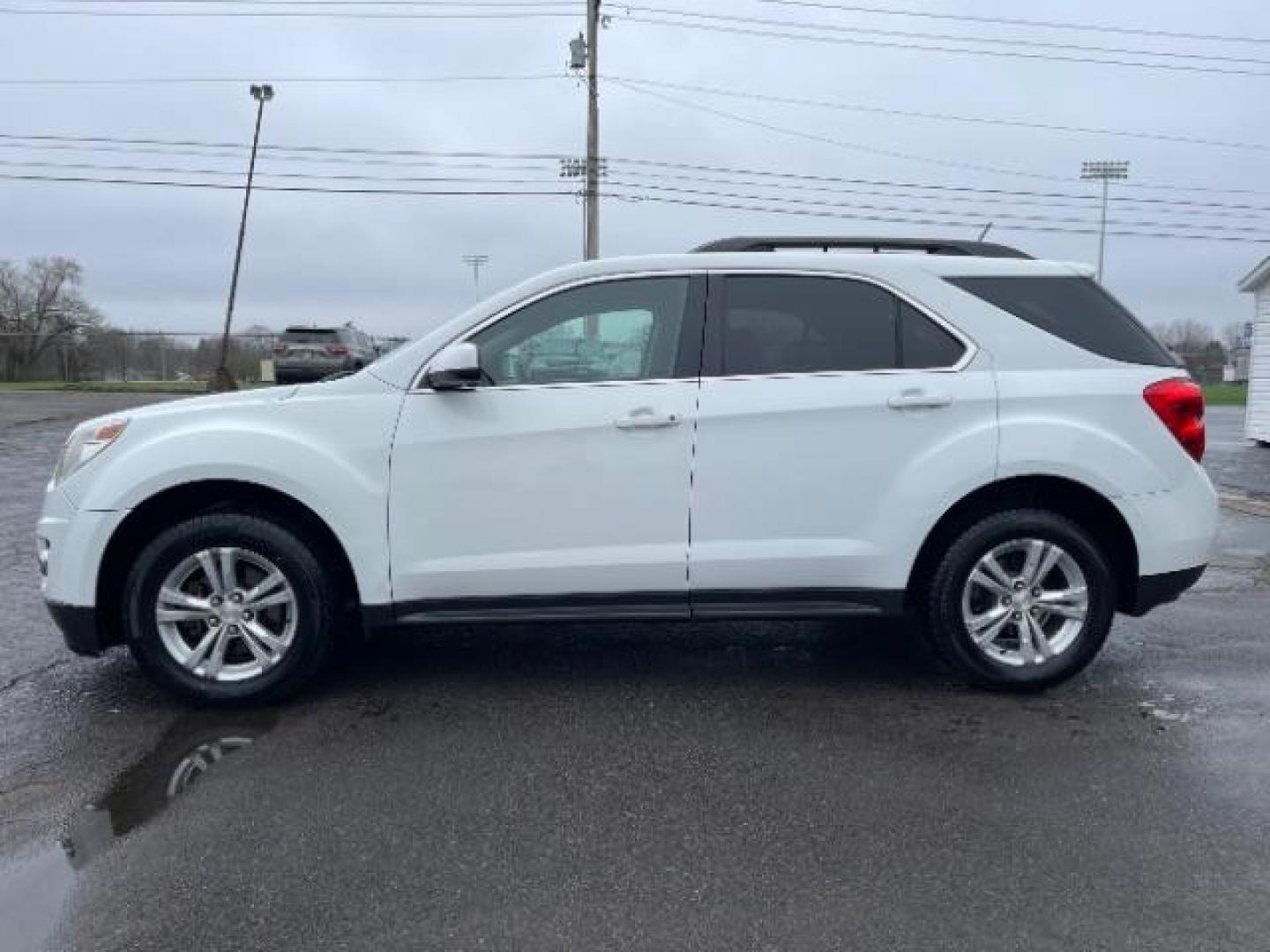 2014 White Diamond Tricoat Chevrolet Equinox 2LT 2WD (2GNALCEK5E6) with an 2.4L L4 DOHC 16V FFV engine, 6-Speed Automatic transmission, located at 1099 N County Rd 25A , Troy, OH, 45373, (937) 908-9800, 40.057079, -84.212883 - Photo#2