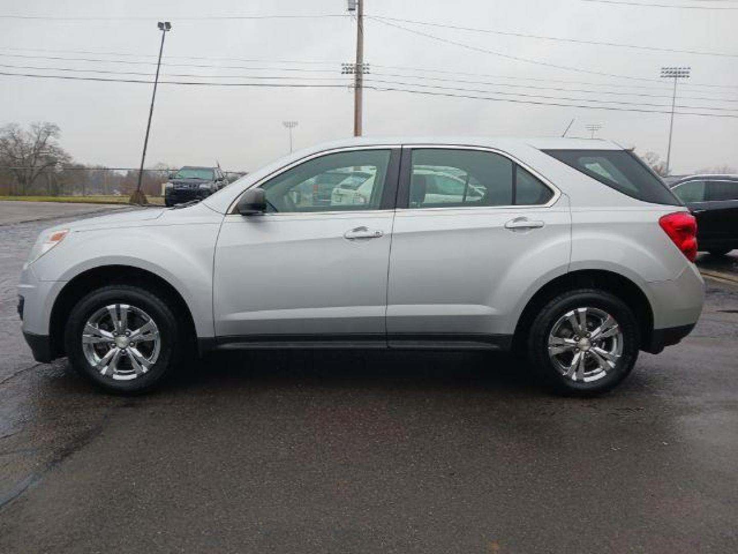 2014 Silver Ice Metallic Chevrolet Equinox LS 2WD (2GNALAEKXE6) with an 2.4L L4 DOHC 16V FFV engine, 6-Speed Automatic transmission, located at 1951 S Dayton Lakeview Rd., New Carlisle, OH, 45344, (937) 908-9800, 39.890999, -84.050255 - Photo#3