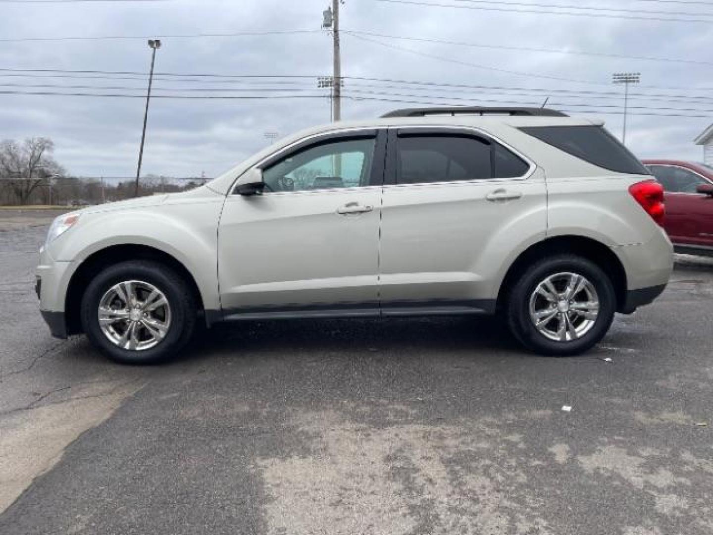 2014 Champagne Silver Metallic Chevrolet Equinox 1LT 2WD (2GNALBEK0E6) with an 2.4L L4 DOHC 16V FFV engine, 6-Speed Automatic transmission, located at 401 Woodman Dr, Riverside, OH, 45431, (937) 908-9800, 39.760899, -84.123421 - Photo#2