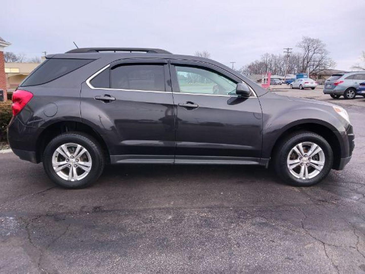 2014 Ashen Gray Metallic Chevrolet Equinox 1LT AWD (2GNFLFEK9E6) with an 2.4L L4 DOHC 16V FFV engine, 6-Speed Automatic transmission, located at 880 E. National Road, Vandalia, OH, 45377, (937) 908-9800, 39.891918, -84.183594 - Photo#4