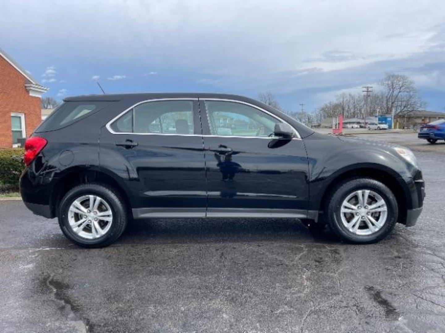 2014 Black Chevrolet Equinox LS 2WD (2GNALAEK3E1) with an 2.4L L4 DOHC 16V FFV engine, 6-Speed Automatic transmission, located at 880 E. National Road, Vandalia, OH, 45377, (937) 908-9800, 39.891918, -84.183594 - Photo#4