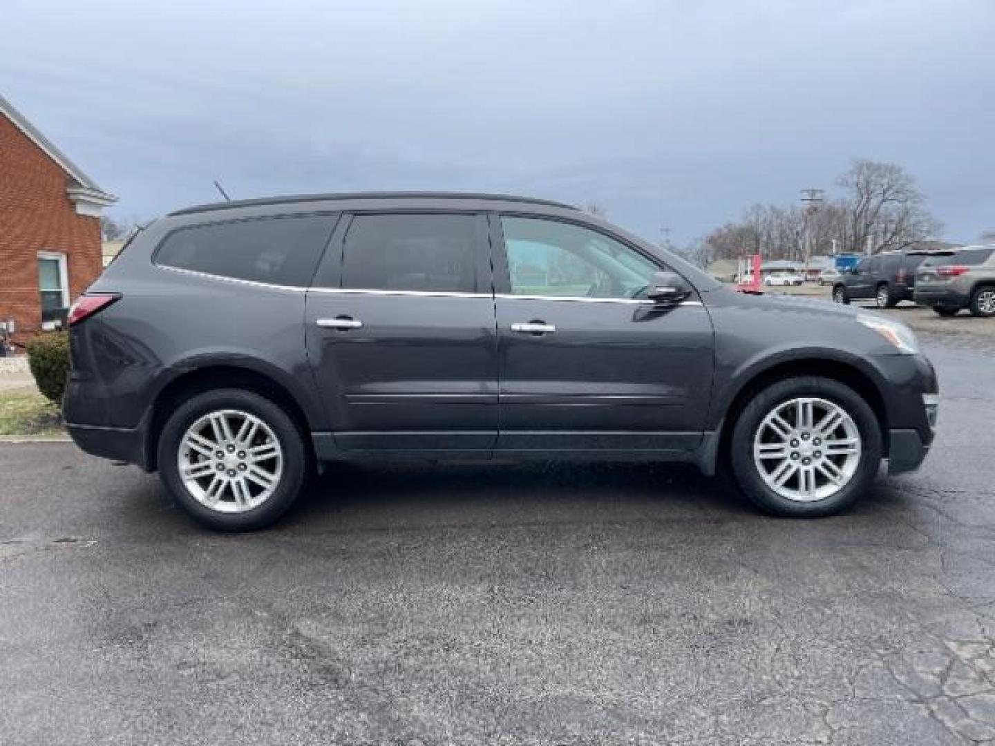 2014 Cyber Gray Metallic Chevrolet Traverse 1LT FWD (1GNKRGKD9EJ) with an 3.6L V6 DOHC 24V engine, 6-Speed Automatic transmission, located at 1184 Kauffman Ave, Fairborn, OH, 45324, (937) 908-9800, 39.807072, -84.030914 - Photo#5