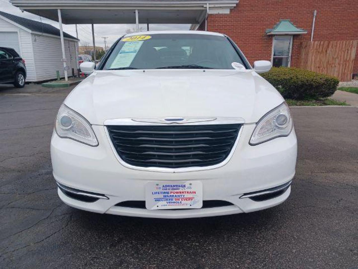 2014 Bright White Clearcoat Chrysler 200 Touring (1C3CCBBG1EN) with an 3.6L V6 DOHC 24V FFV engine, 6-Speed Automatic transmission, located at 1951 S Dayton Lakeview Rd., New Carlisle, OH, 45344, (937) 908-9800, 39.890999, -84.050255 - Photo#4