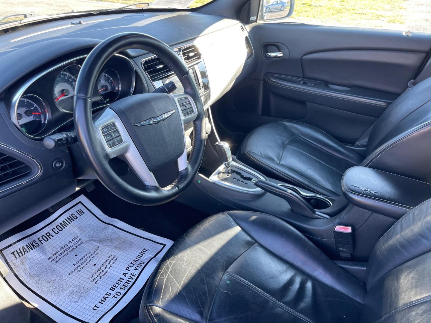 2014 Black Clearcoat Chrysler 200 Limited (1C3CCBCG6EN) with an 3.6L V6 DOHC 24V FFV engine, 6-Speed Automatic transmission, located at 1184 Kauffman Ave, Fairborn, OH, 45324, (937) 908-9800, 39.807072, -84.030914 - Photo#8