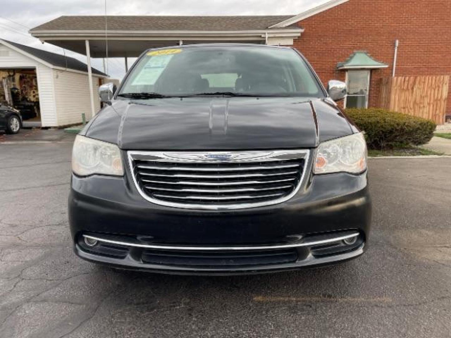 2014 Chrysler Town and Country Touring-L (2C4RC1CG7ER) with an 3.6L V6 DOHC 24V engine, 6-Speed Automatic transmission, located at 1230 East Main St, Xenia, OH, 45385, (937) 908-9800, 39.688026, -83.910172 - 2014 Chrysler Town and Country Touring-L - Photo#15