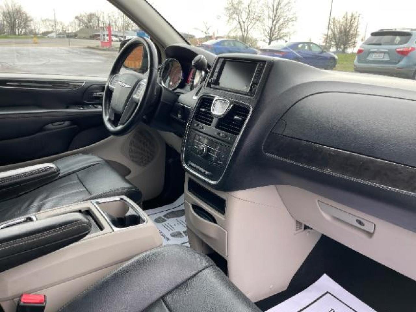 2014 Chrysler Town and Country Touring-L (2C4RC1CG7ER) with an 3.6L V6 DOHC 24V engine, 6-Speed Automatic transmission, located at 1230 East Main St, Xenia, OH, 45385, (937) 908-9800, 39.688026, -83.910172 - 2014 Chrysler Town and Country Touring-L - Photo#20