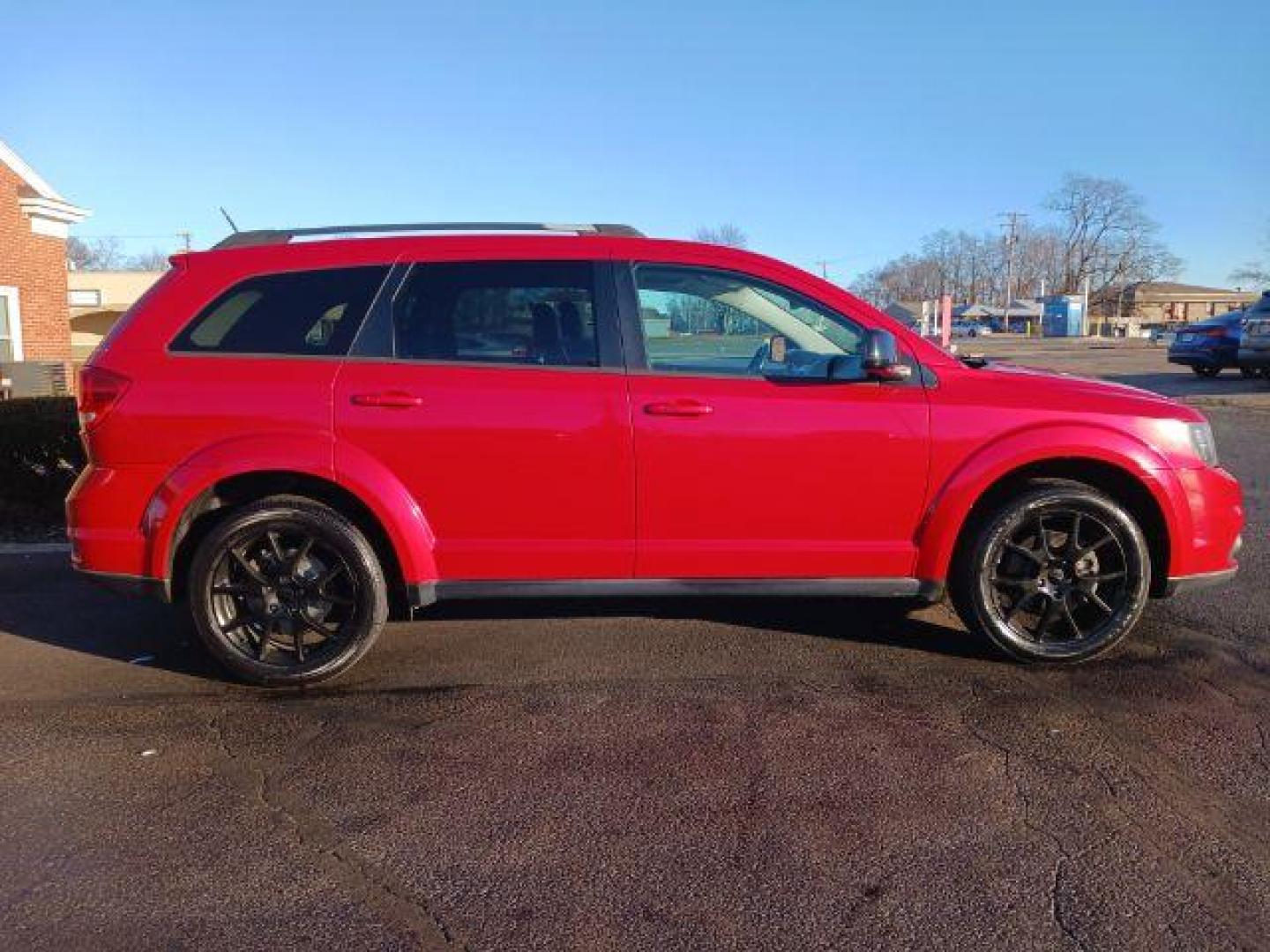 2014 Redline 2 Coat Pearl Dodge Journey SXT (3C4PDCBG1ET) with an 3.6L V6 DOHC 24V engine, 6-Speed Automatic transmission, located at 1230 East Main St, Xenia, OH, 45385, (937) 908-9800, 39.688026, -83.910172 - Photo#4