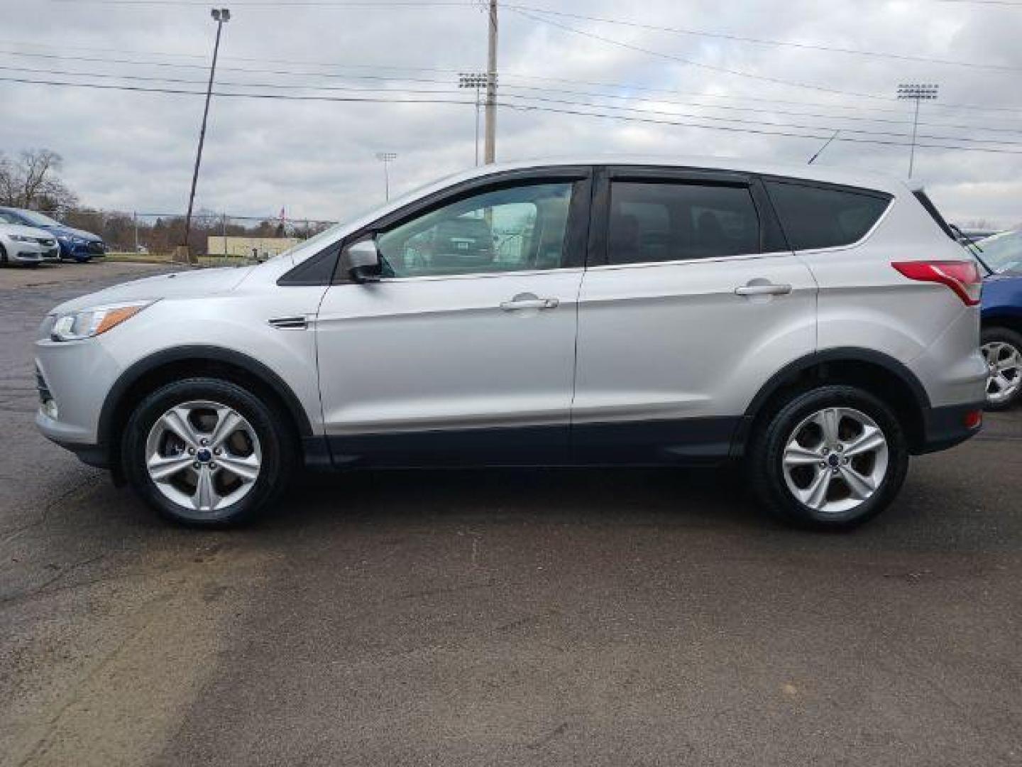 2014 Ingot Silver Metallic Ford Escape SE 4WD (1FMCU9G92EU) with an 2.0L L4 DOHC 16V engine, 6-Speed Automatic transmission, located at 1951 S Dayton Lakeview Rd., New Carlisle, OH, 45344, (937) 908-9800, 39.890999, -84.050255 - Photo#3