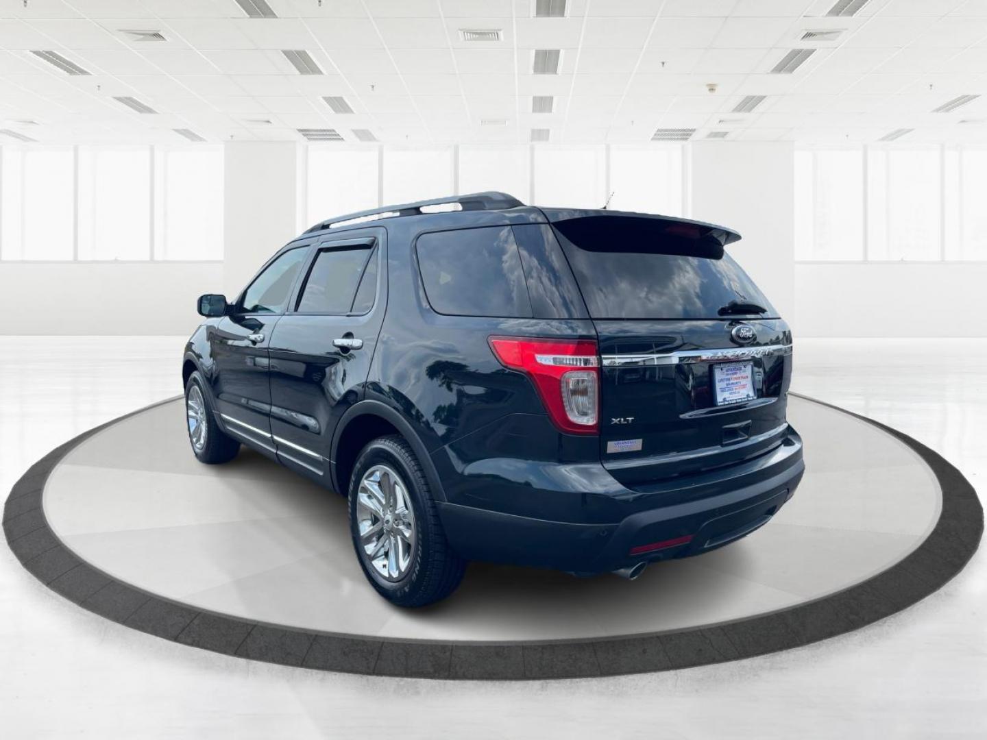 2014 Tuxedo Black Metallic Ford Explorer XLT FWD (1FM5K7D84EG) with an 3.5L V6 DOHC 24V engine, 6-Speed Automatic transmission, located at 880 E. National Road, Vandalia, OH, 45377, (937) 908-9800, 39.891918, -84.183594 - Photo#4