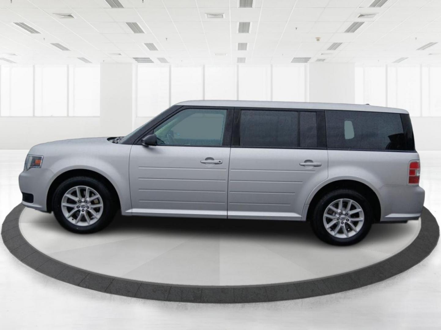 2014 Ingot Silver Metallic Ford Flex SE FWD (2FMGK5B8XEB) with an 3.5L V6 DOHC 24V engine, 6-Speed Automatic Overdrive transmission, located at 8750 N County Rd 25A, Piqua, OH, 45356, (937) 908-9800, 40.164391, -84.232513 - Photo#5