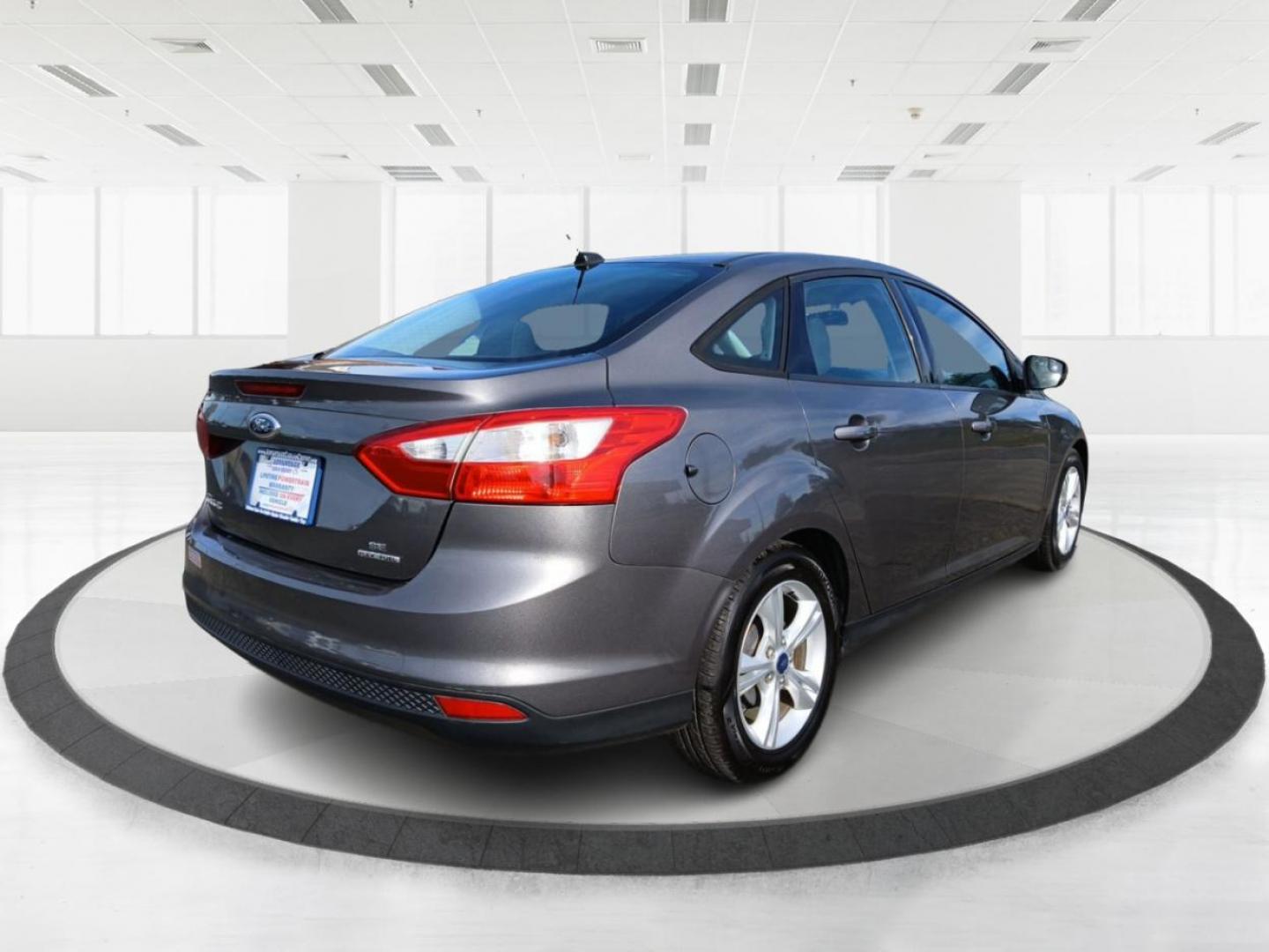 2014 Ingot Silver Metallic Ford Focus SE Sedan (1FADP3F22EL) with an 2.0L L4 DOHC 16V engine, located at 1230 East Main St, Xenia, OH, 45385, (937) 908-9800, 39.688026, -83.910172 - Photo#2